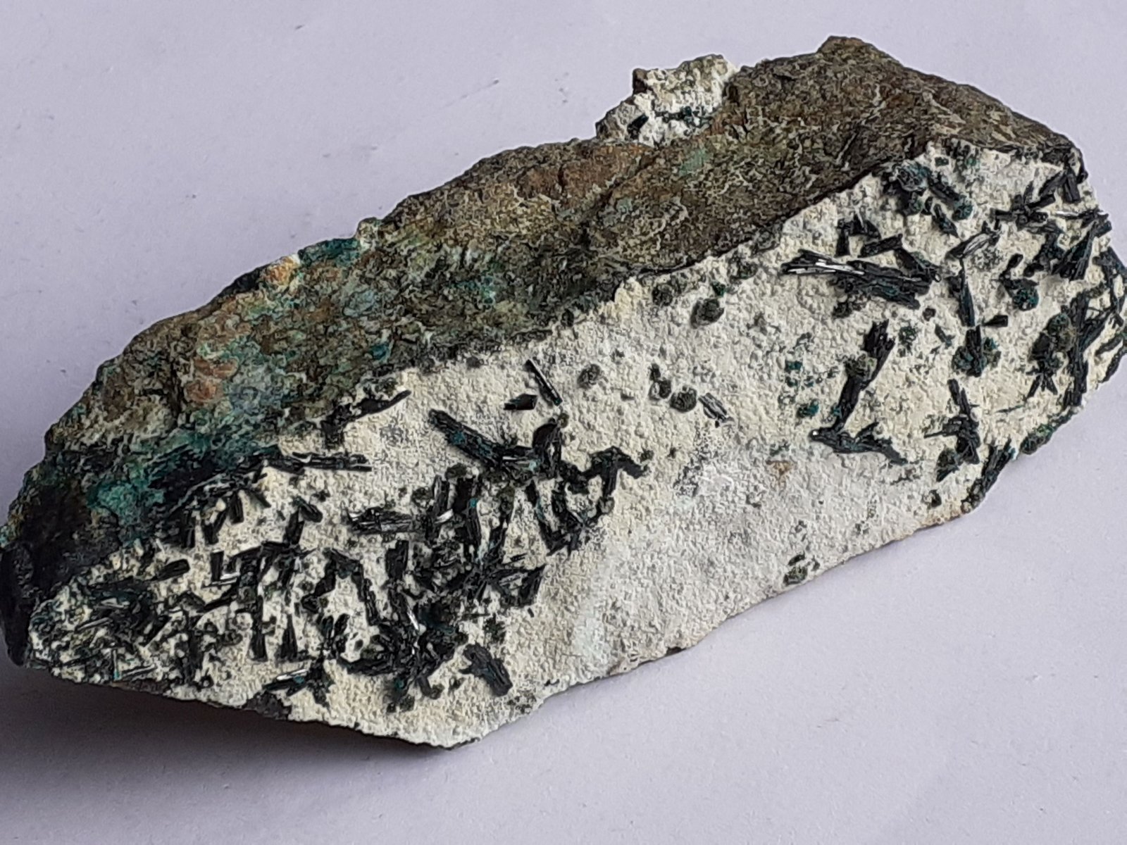 Atacamite, Halloysite
9 x 3,5 cm
(Autor: Volkmar Stingl)