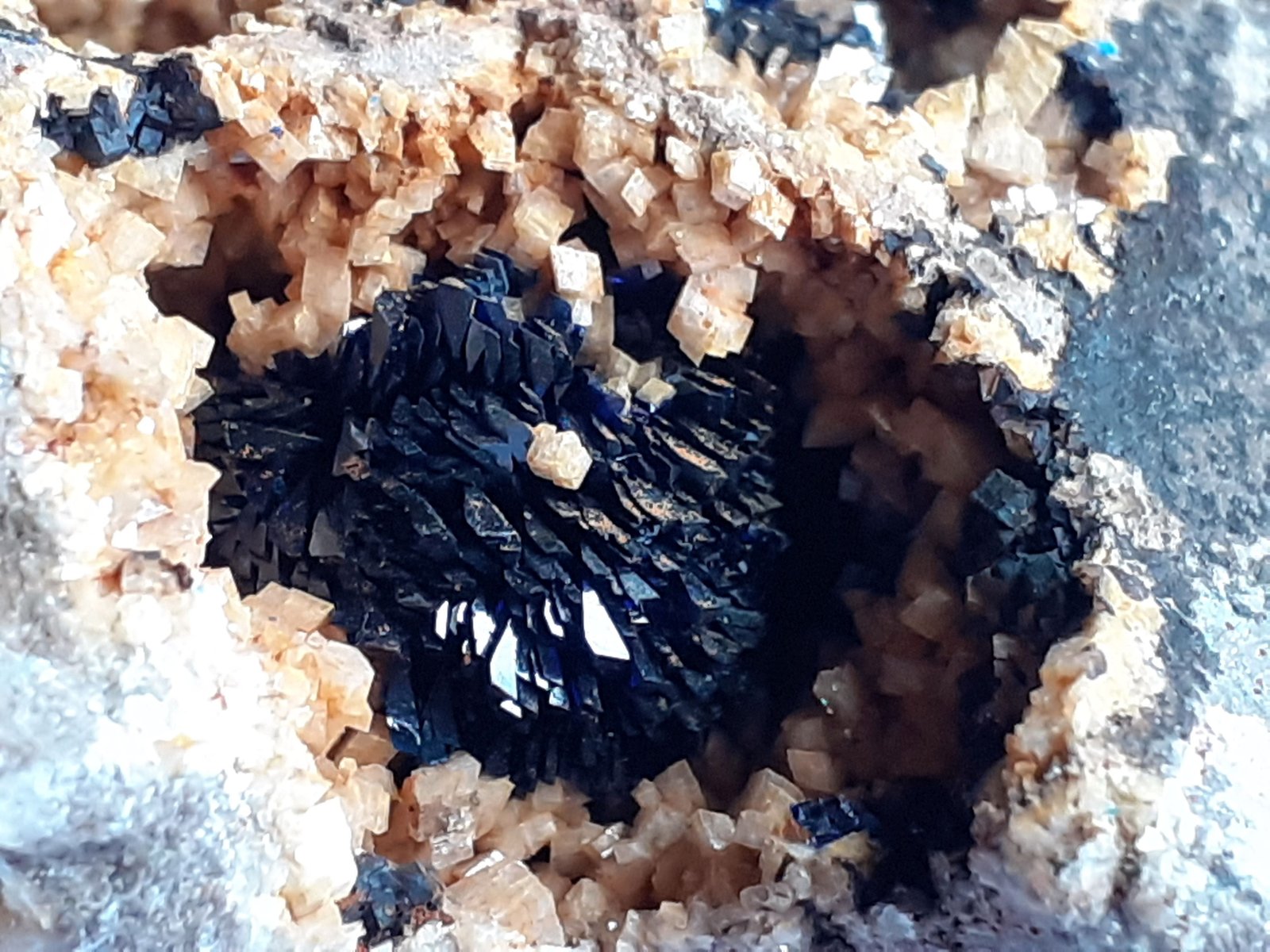 Azurite, Dolomite
5 x 3,5 cm
(Autor: Volkmar Stingl)