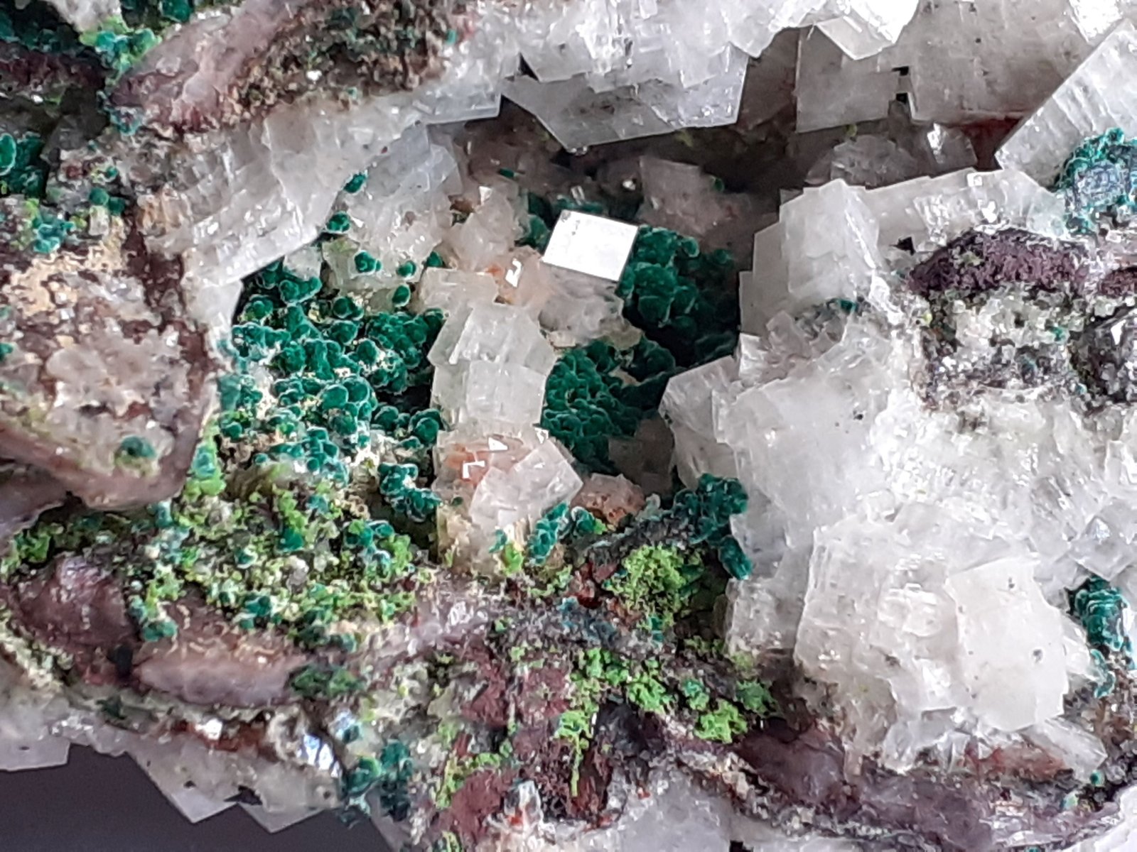 Calcite, Malachite, Duftite
8 x 7 cm
(Autor: Volkmar Stingl)