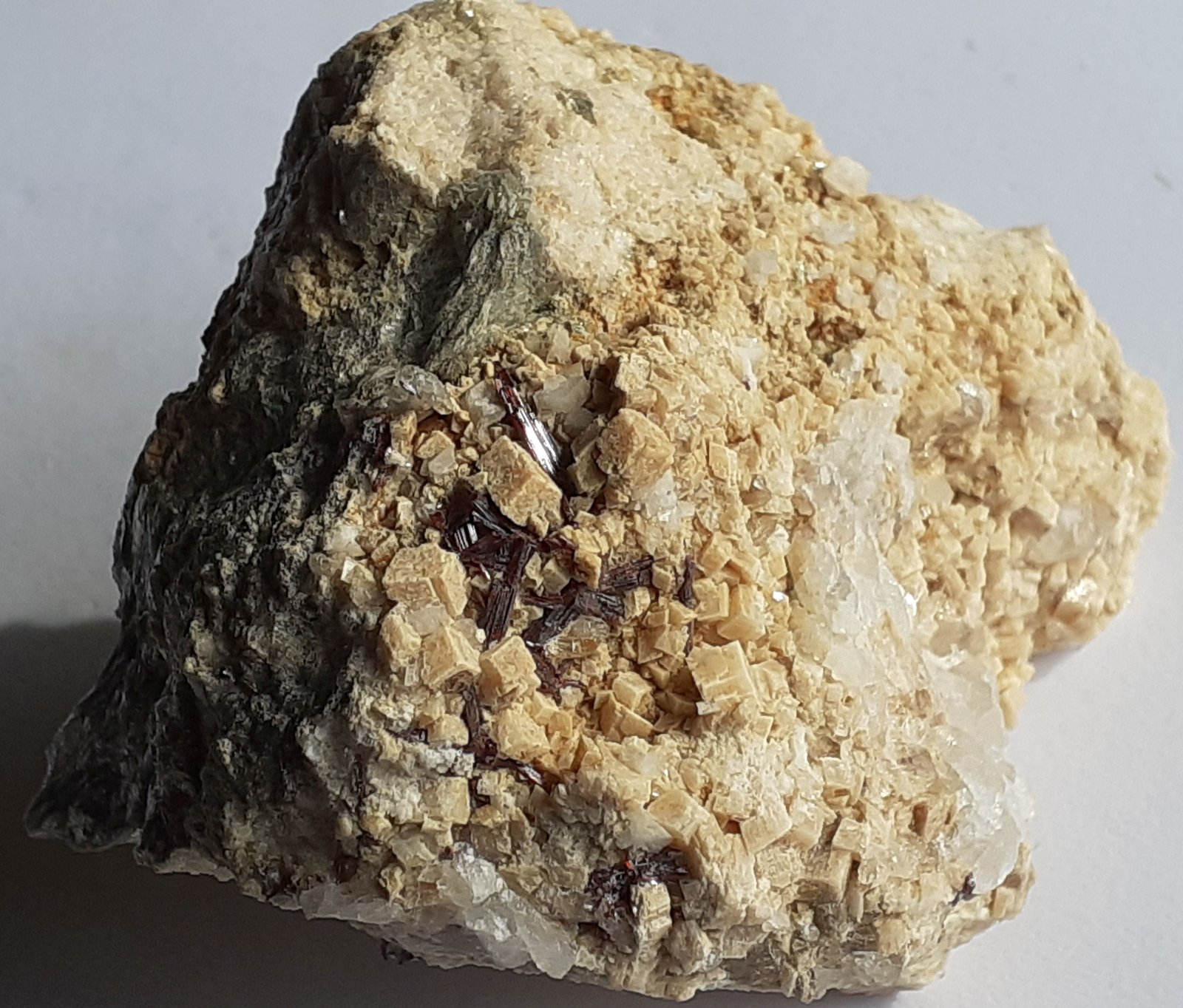 Rutile, Dolomite
5,5 x 5 cm
(Autor: Volkmar Stingl)