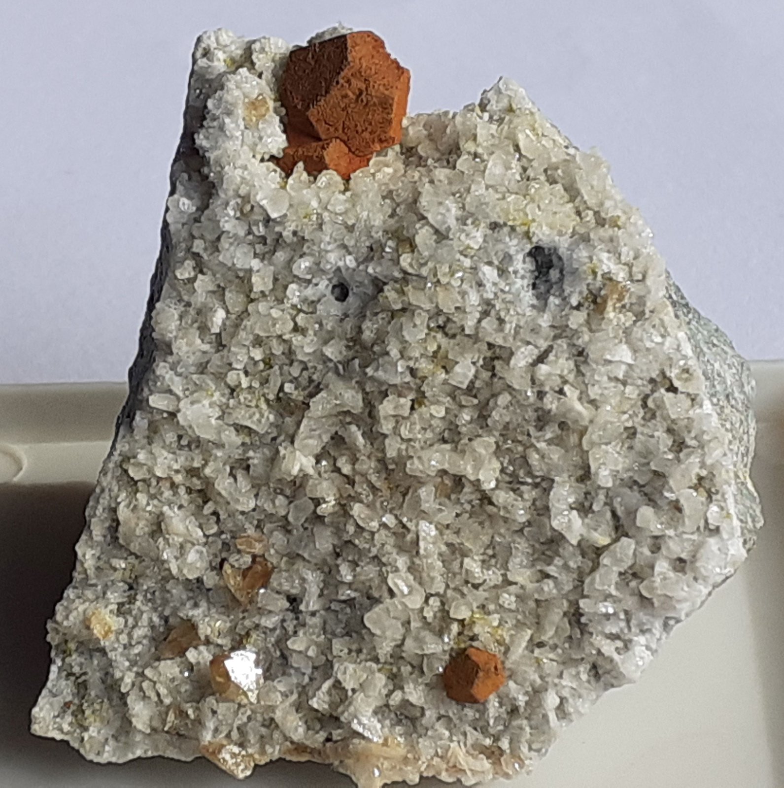 Goethite, Titanite, Albite
4 x 3,5 cm
(Autor: Volkmar Stingl)