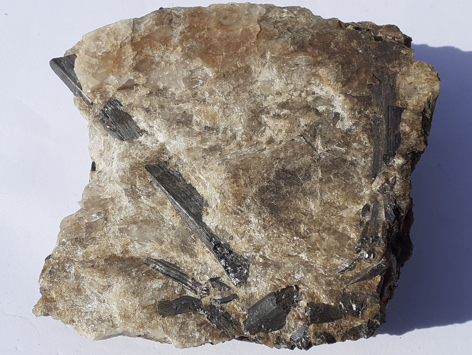Rutile in Quartz
9 x 8 cm
(Autor: Volkmar Stingl)