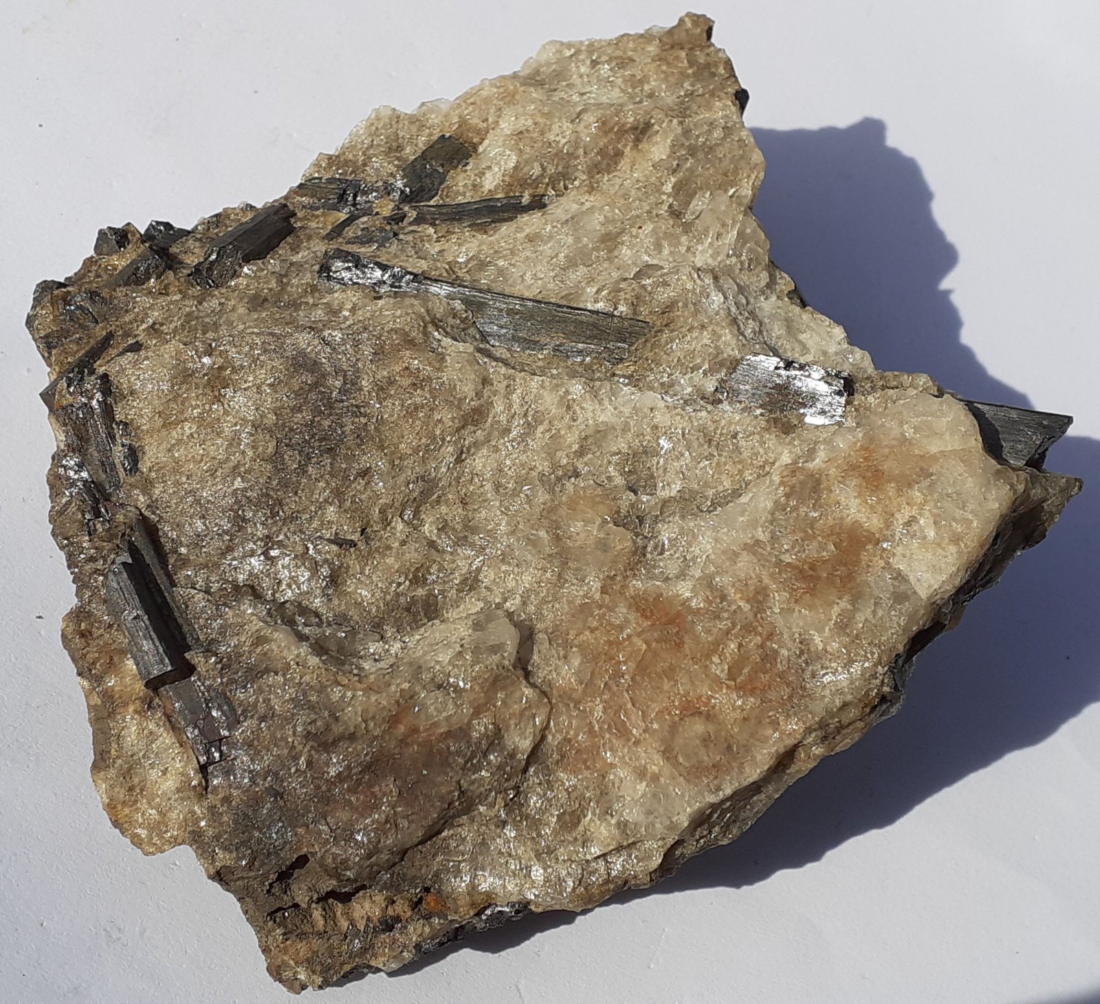 Rutile in Quartz
9 x 8 cm
(Autor: Volkmar Stingl)