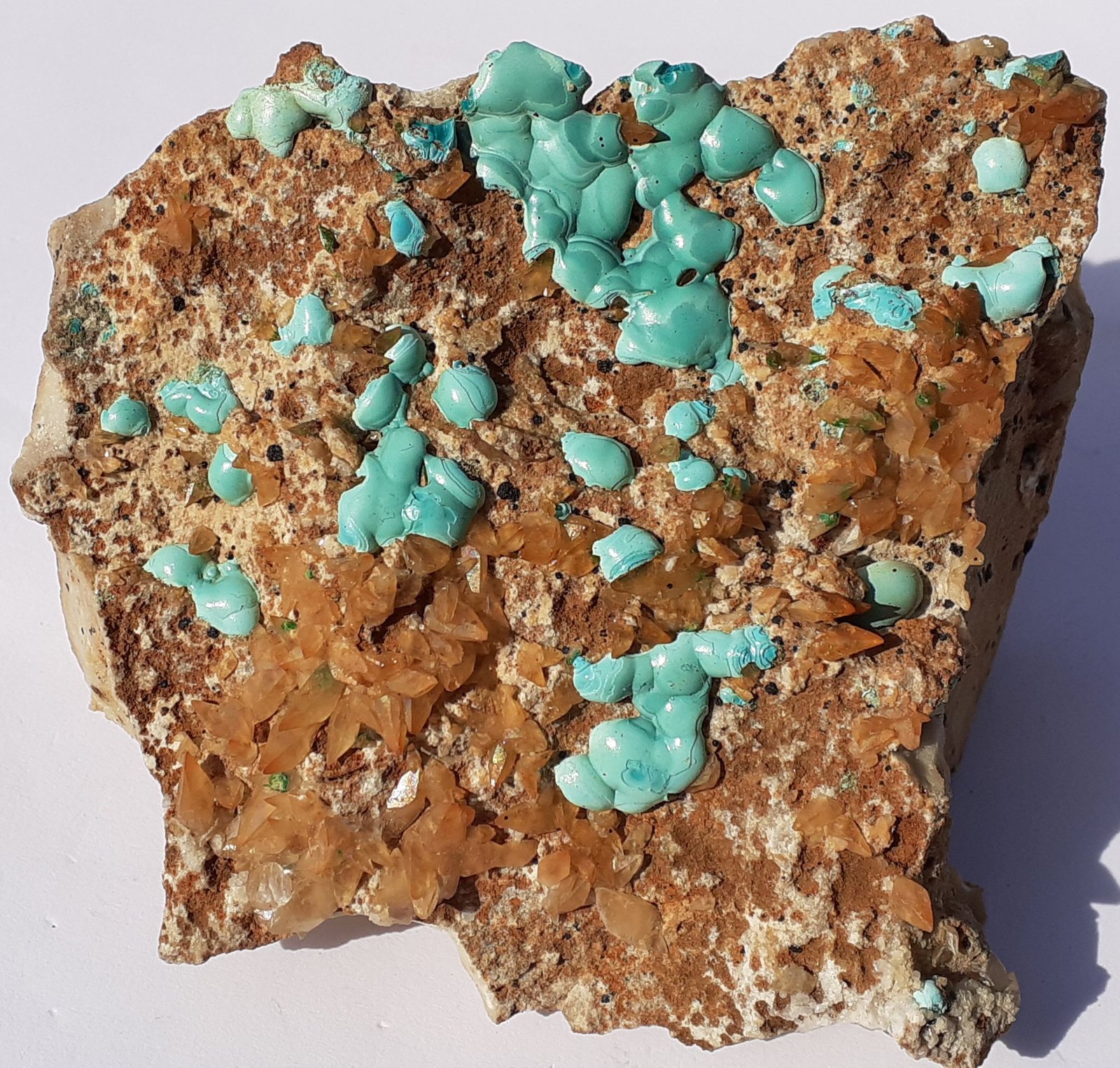 Chrysocolla, Calcite
9 x 9 cm
(Autor: Volkmar Stingl)