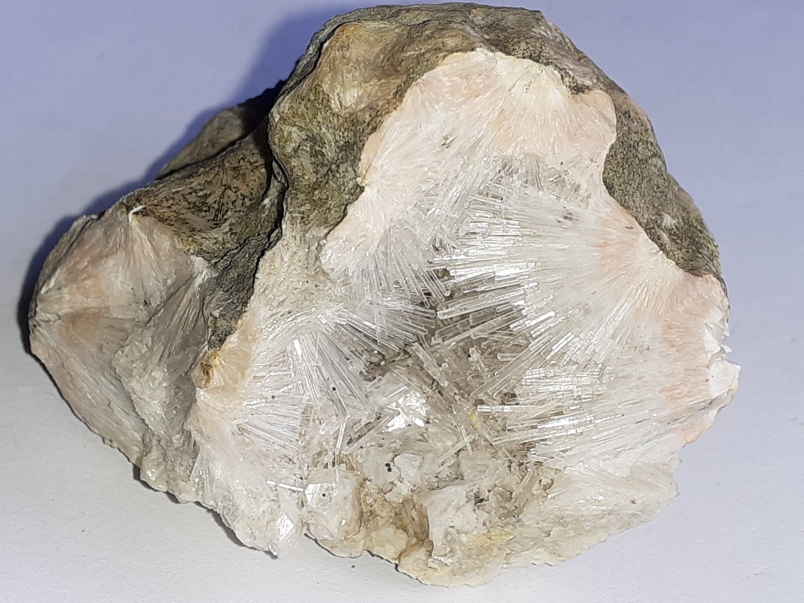 Natrolite, Analcime
5,5 x 4,5 cm
(Autor: Volkmar Stingl)