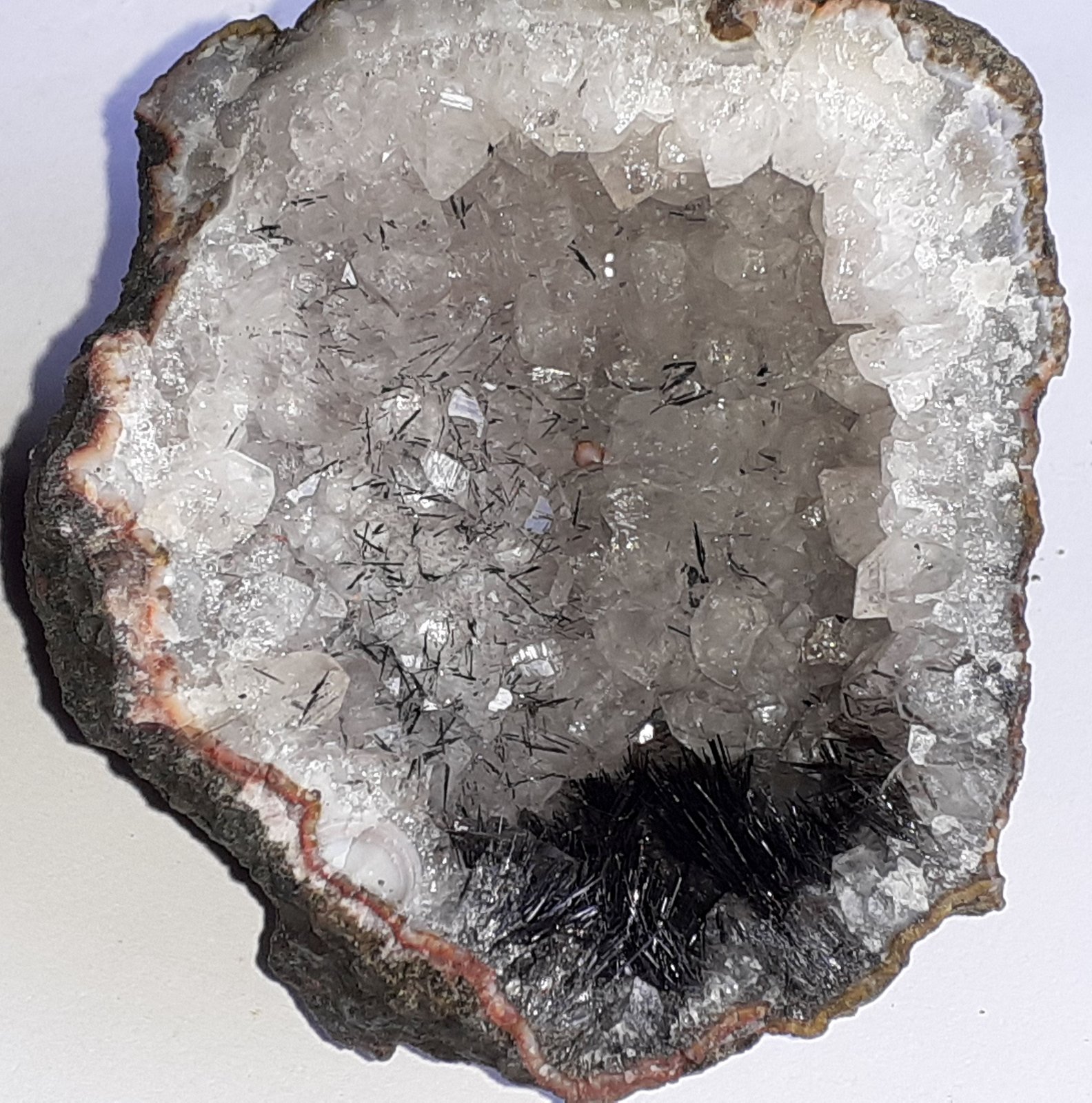 Quartz, Goethite
6,5 x 6 cm
(Autor: Volkmar Stingl)