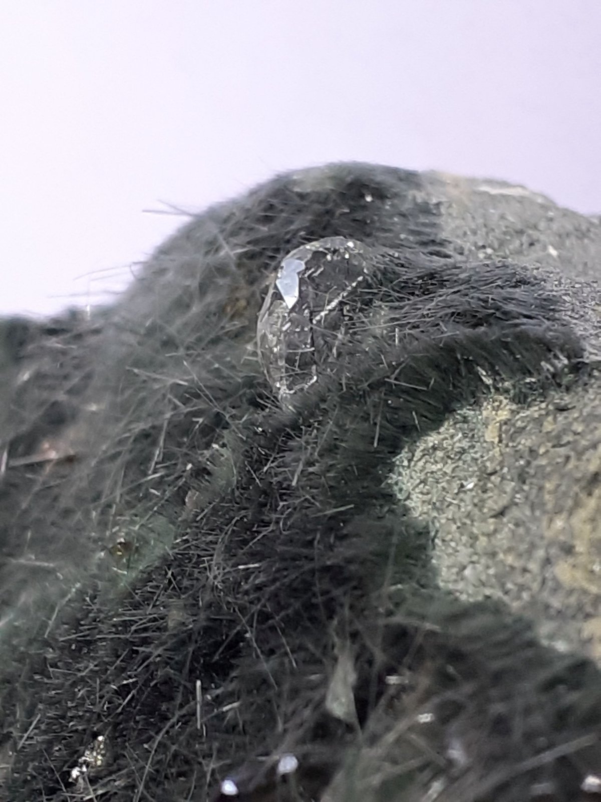 Apatite, Actinolite (variety byssolite), Epidote
6,5 x 3 cm
(Autor: Volkmar Stingl)