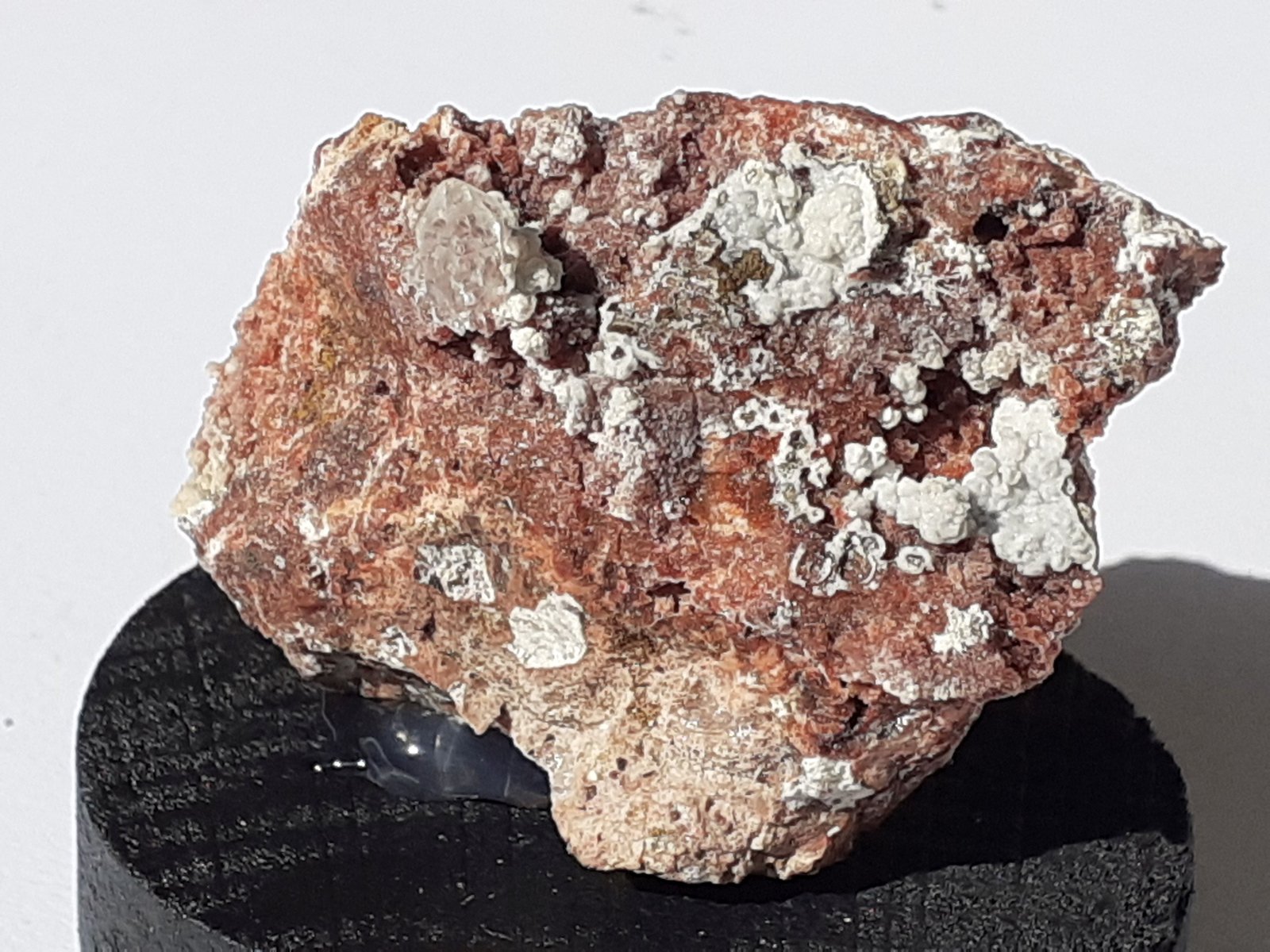 Quartz, Nordstrandite
3 x 3 cm
(Autor: Volkmar Stingl)