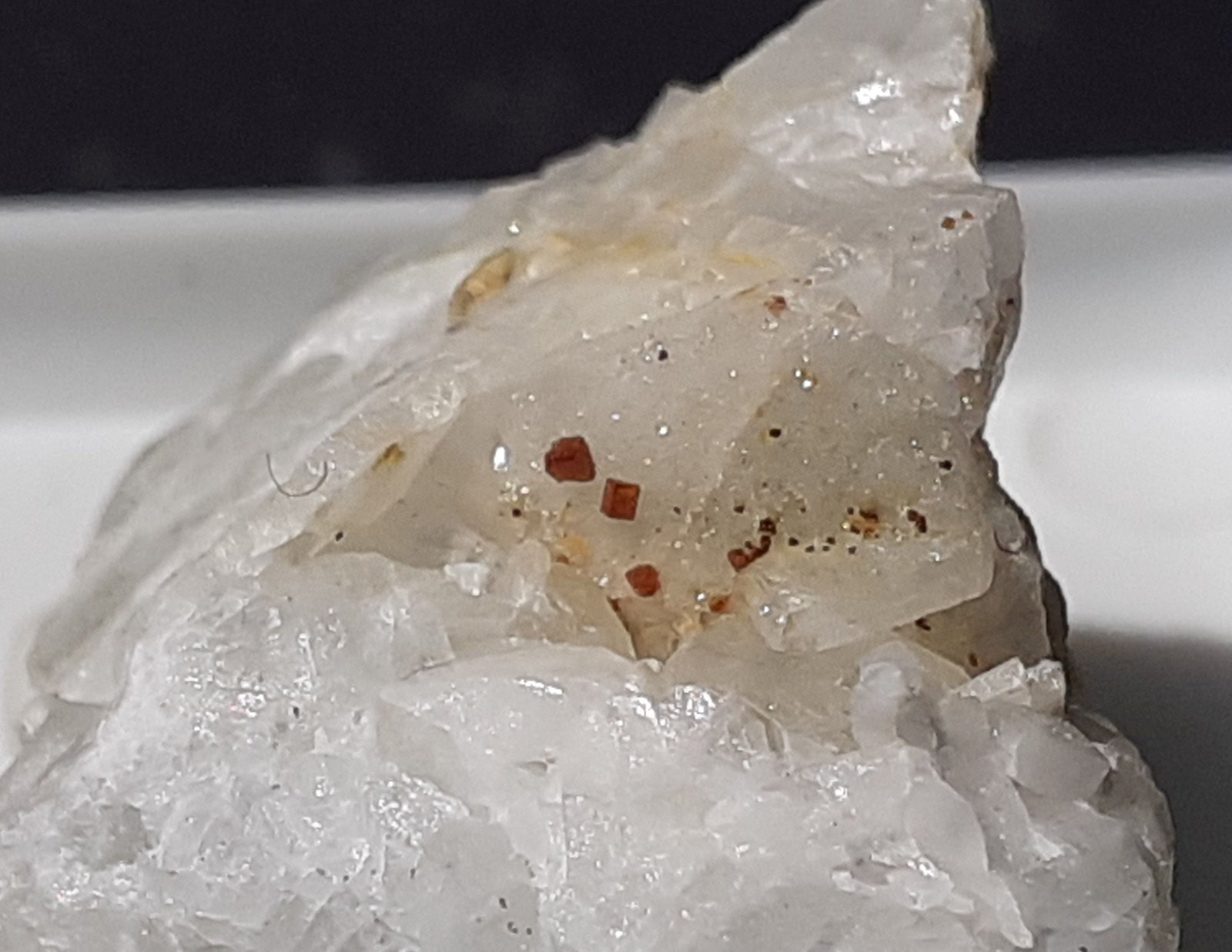 Bariumpharmakosiderite
2 x 1,5 cm
(Autor: Volkmar Stingl)