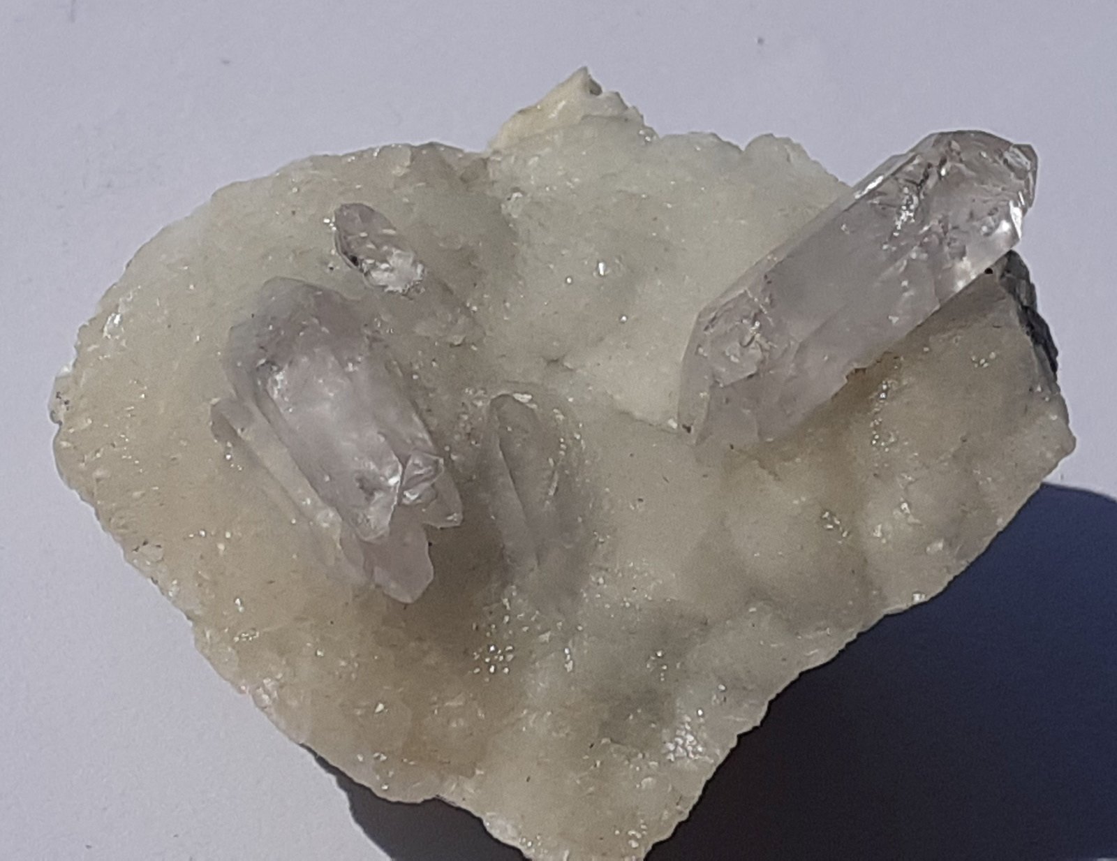 Quartz (variety Amethyst), Calcite
4 x 3 cm
(Autor: Volkmar Stingl)