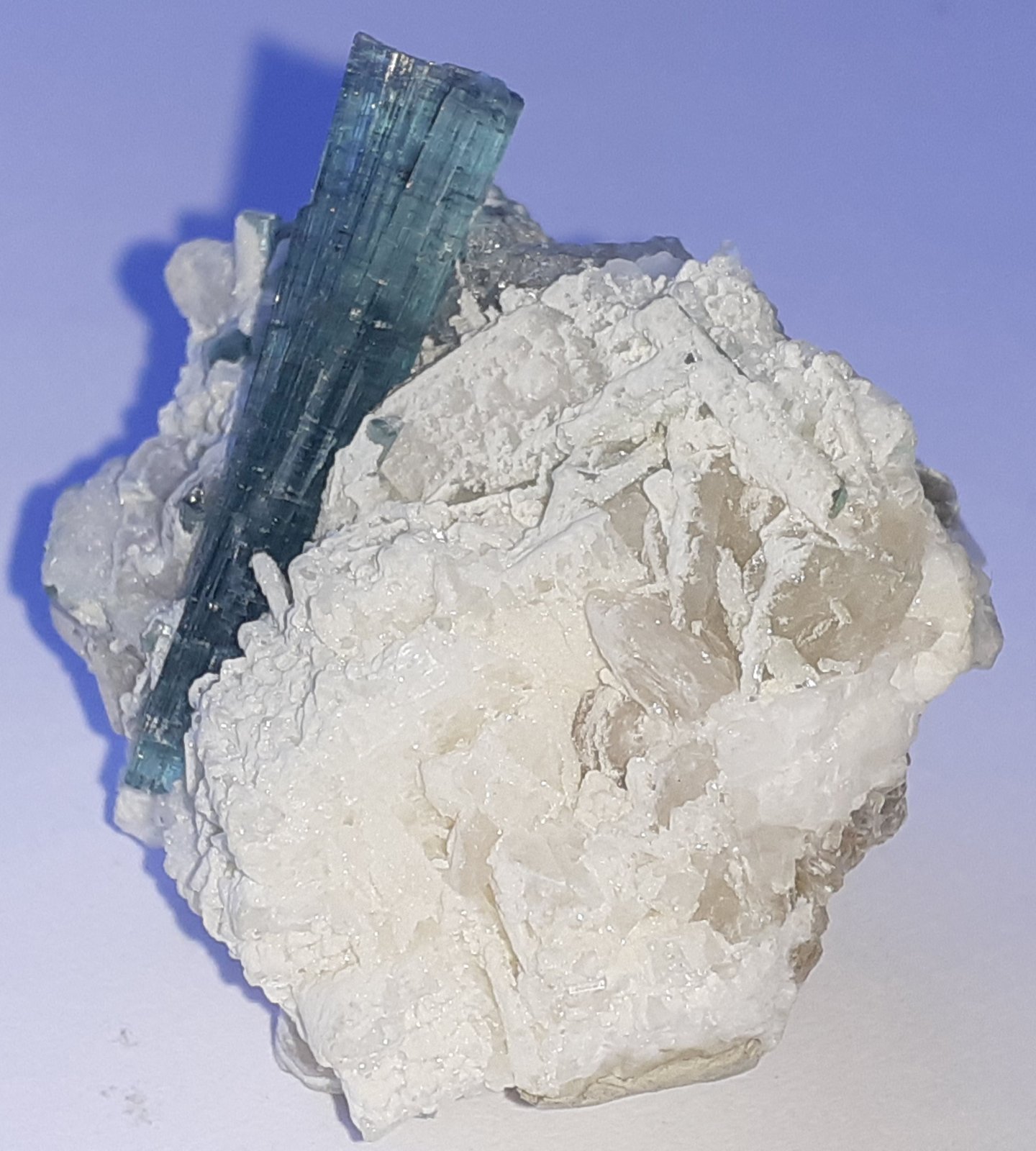 Tourmaline (variety indicolite)
3,5 x 3 cm
(Autor: Volkmar Stingl)