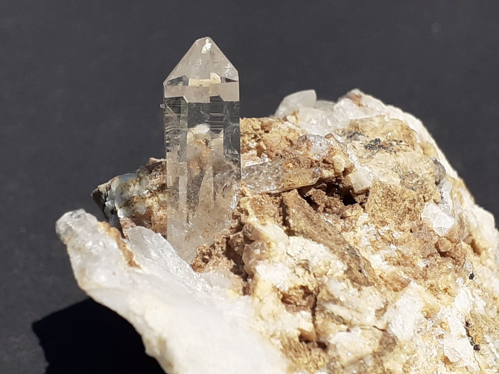 Quartz (variety rock crystal)
5 x 4,5 cm
(Autor: Volkmar Stingl)