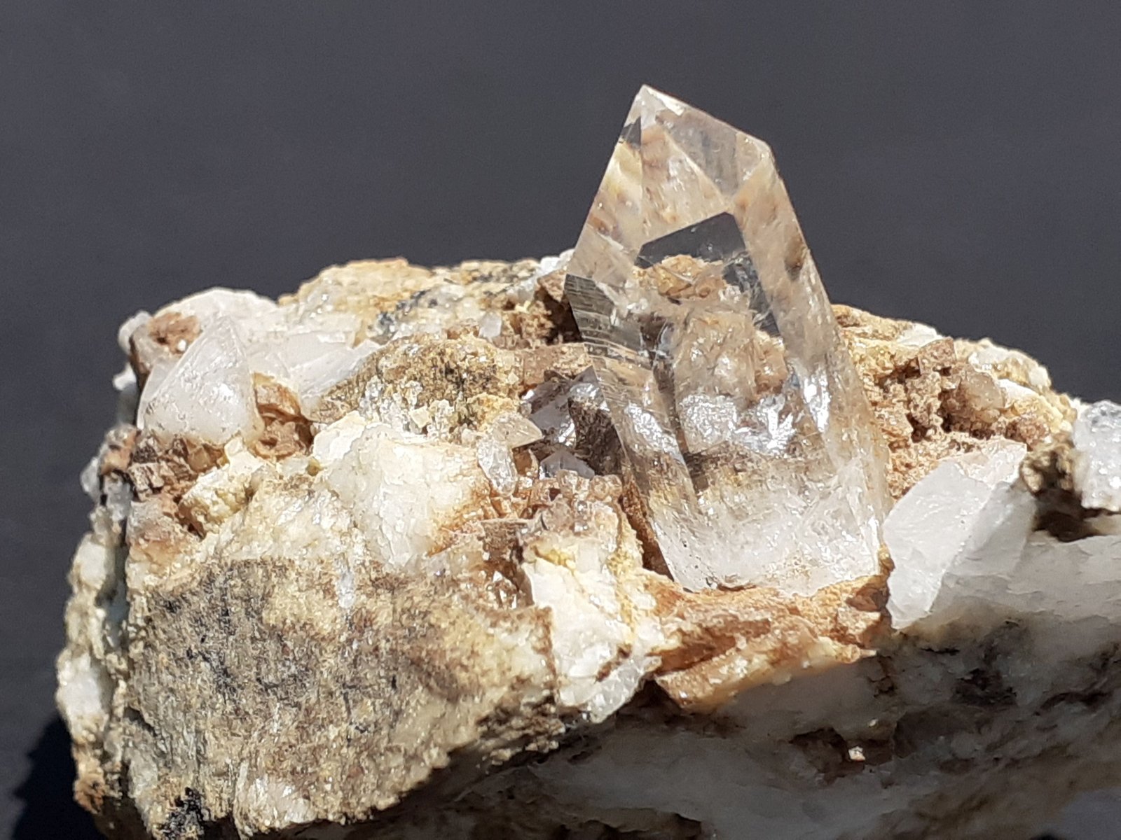 Quartz (variety rock crystal)
5 x 4,5 cm
(Autor: Volkmar Stingl)