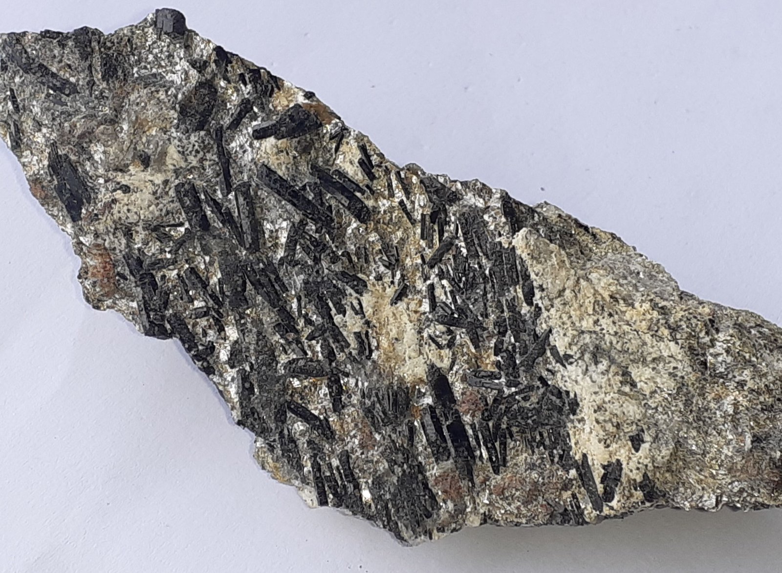 Tourmaline (variety Schorl)
10 x 3,5 cm.
(Autor: Volkmar Stingl)