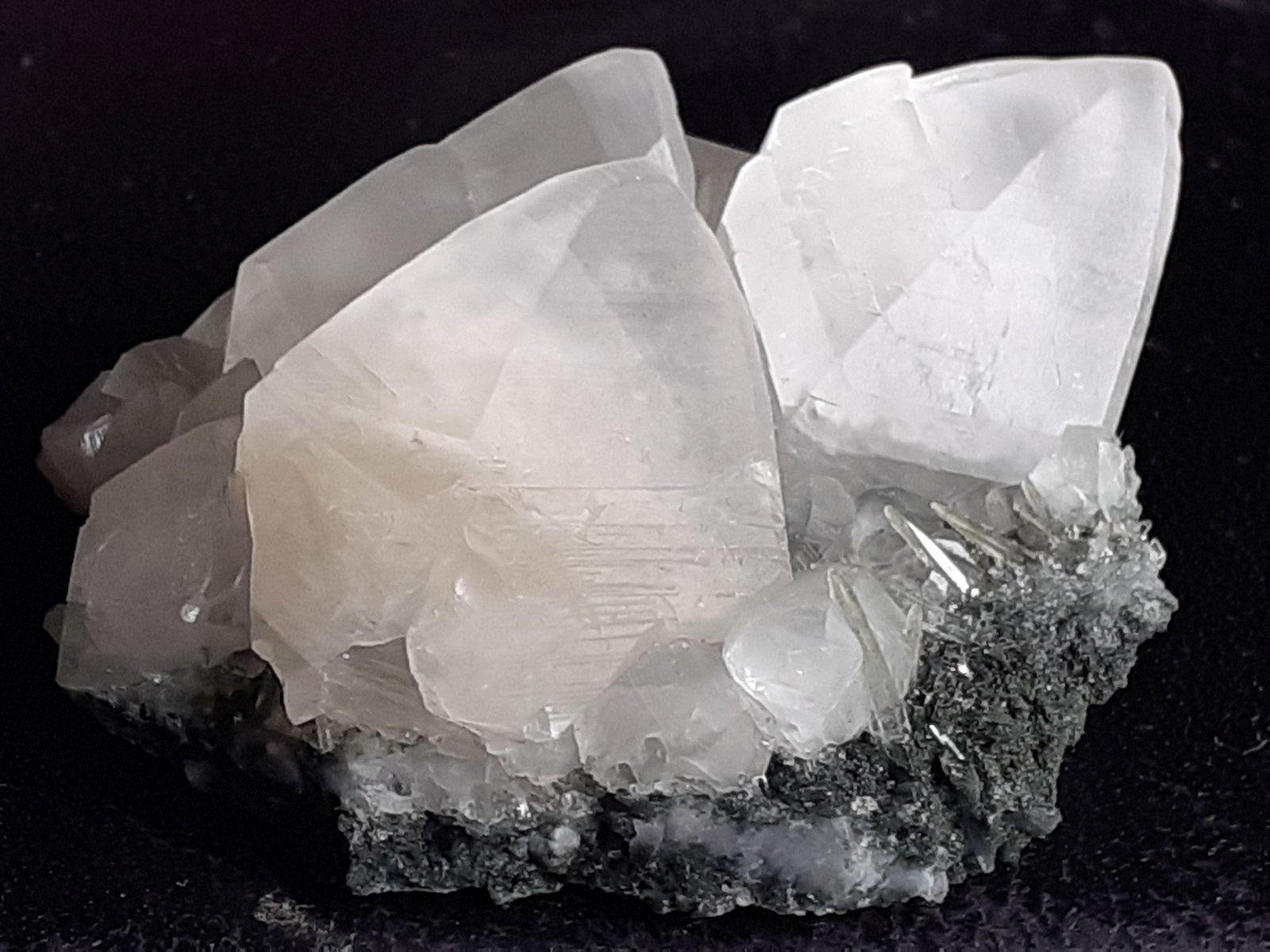 Calcite, Quartz
4,5 x 3 cm
(Autor: Volkmar Stingl)