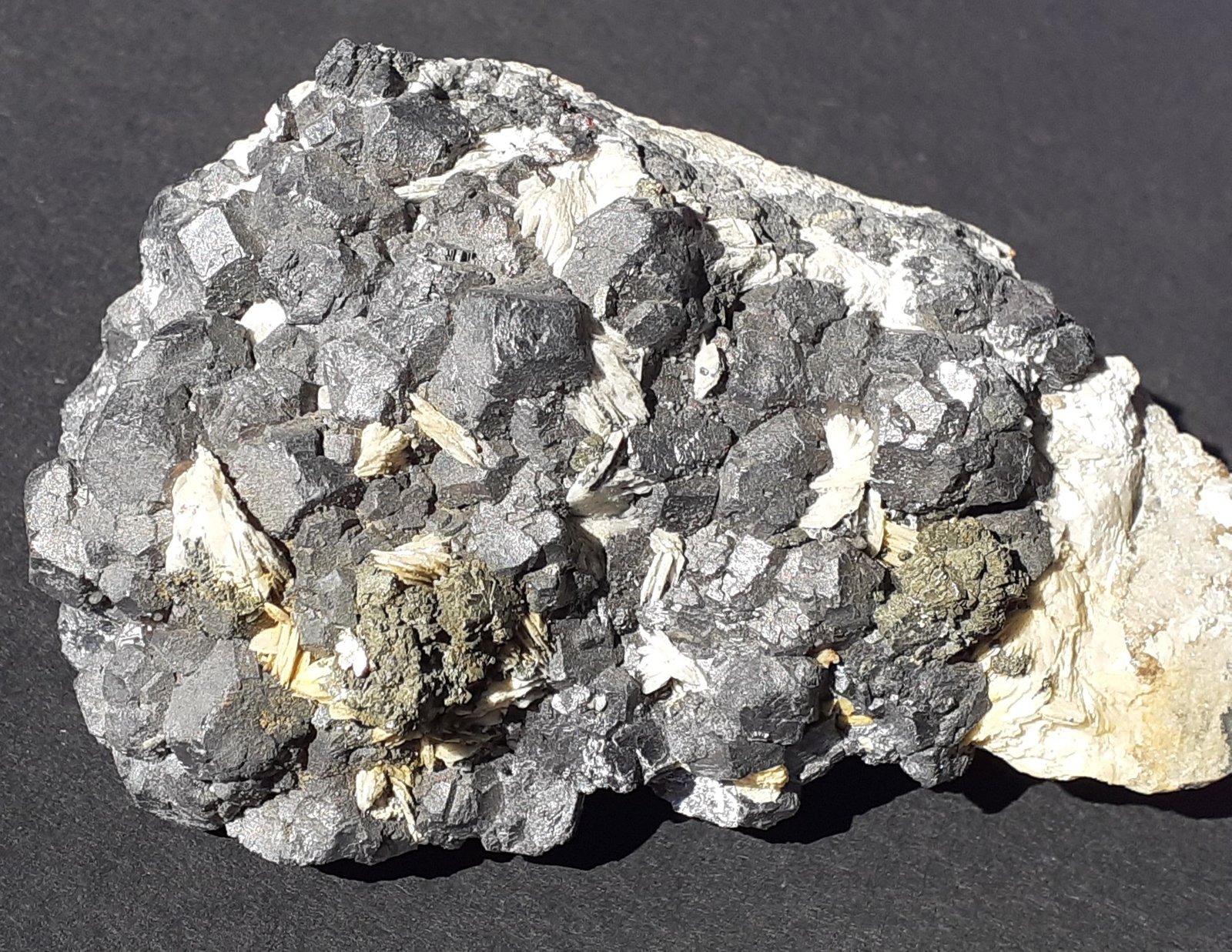 Galena, Barite, Pyrite
7,5 x 5 cm
(Autor: Volkmar Stingl)