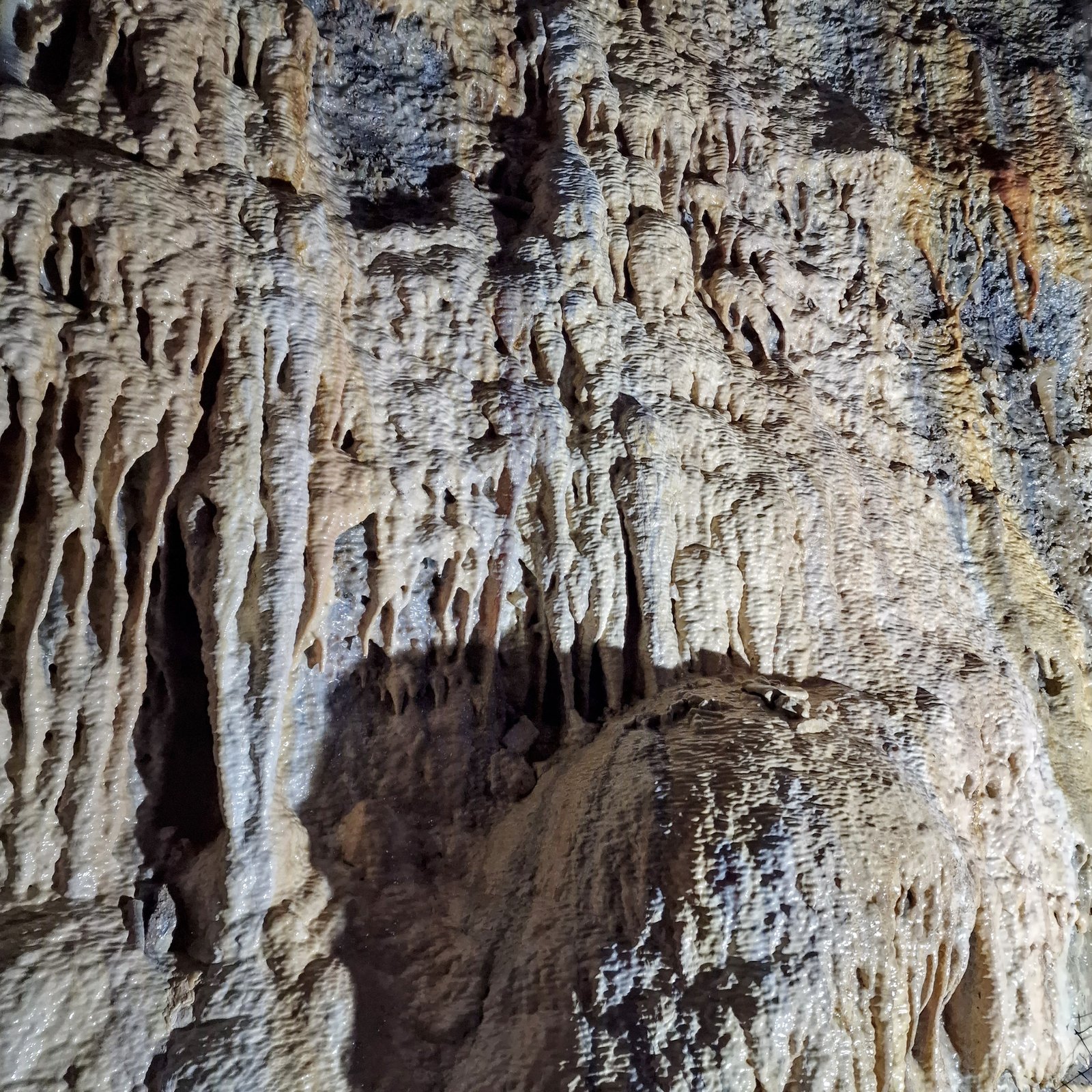Calcite Barite flowstone forming
10 meter pano
(Autor: Forrestblyth)