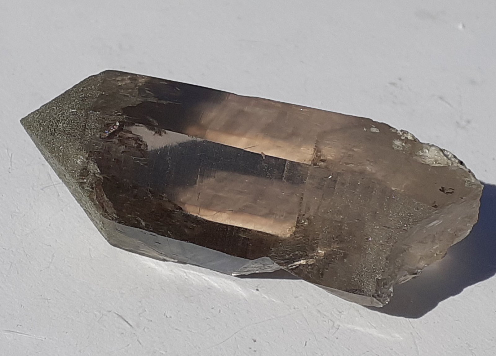 Quartz (variety Smoky Quartz)
5 x 1,8 cm
(Autor: Volkmar Stingl)