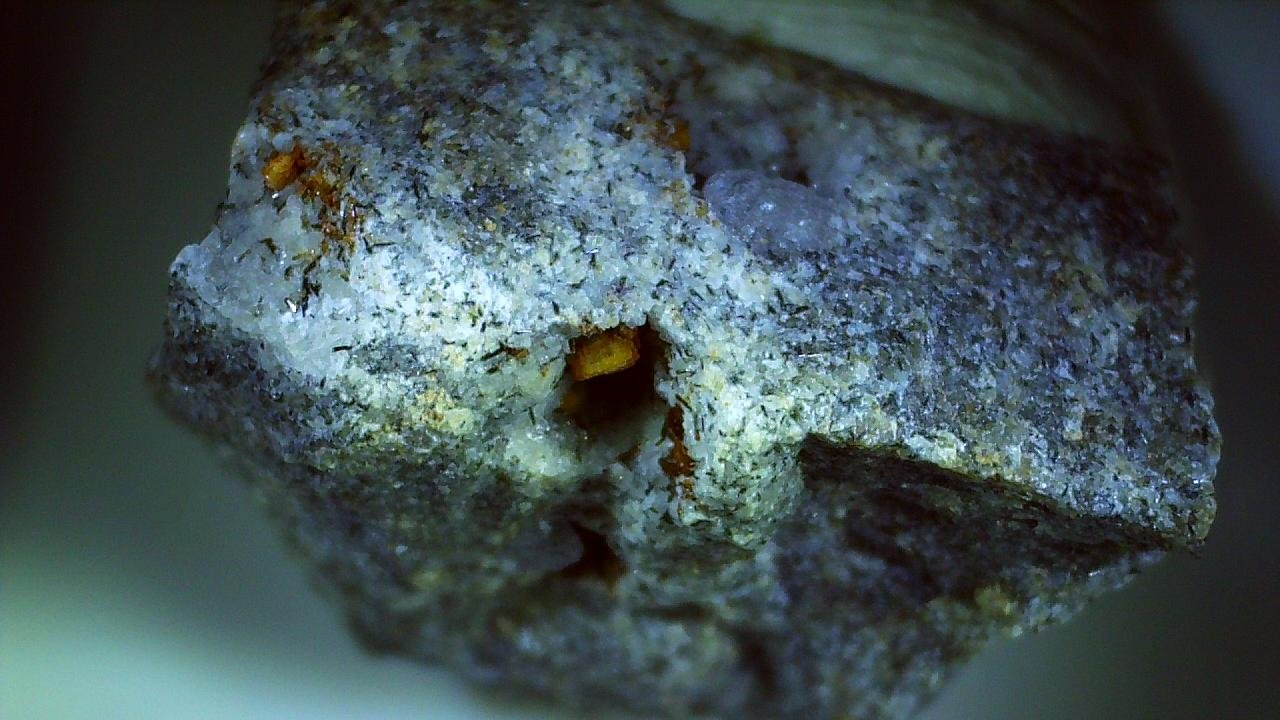Labuntsovite-Mn
1,5 x 1 cm
(Autor: Volkmar Stingl)