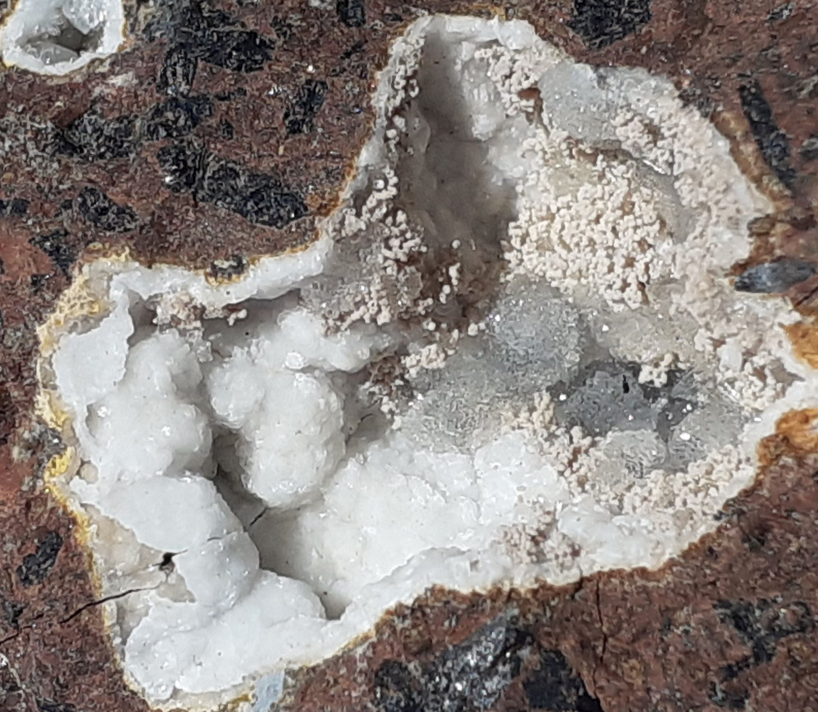 Phillipsite
7 x 5 cm
(Autor: Volkmar Stingl)