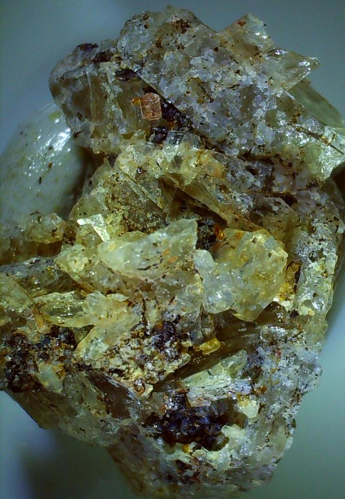 Zircon
2 x 1,5 cm
(Autor: Volkmar Stingl)