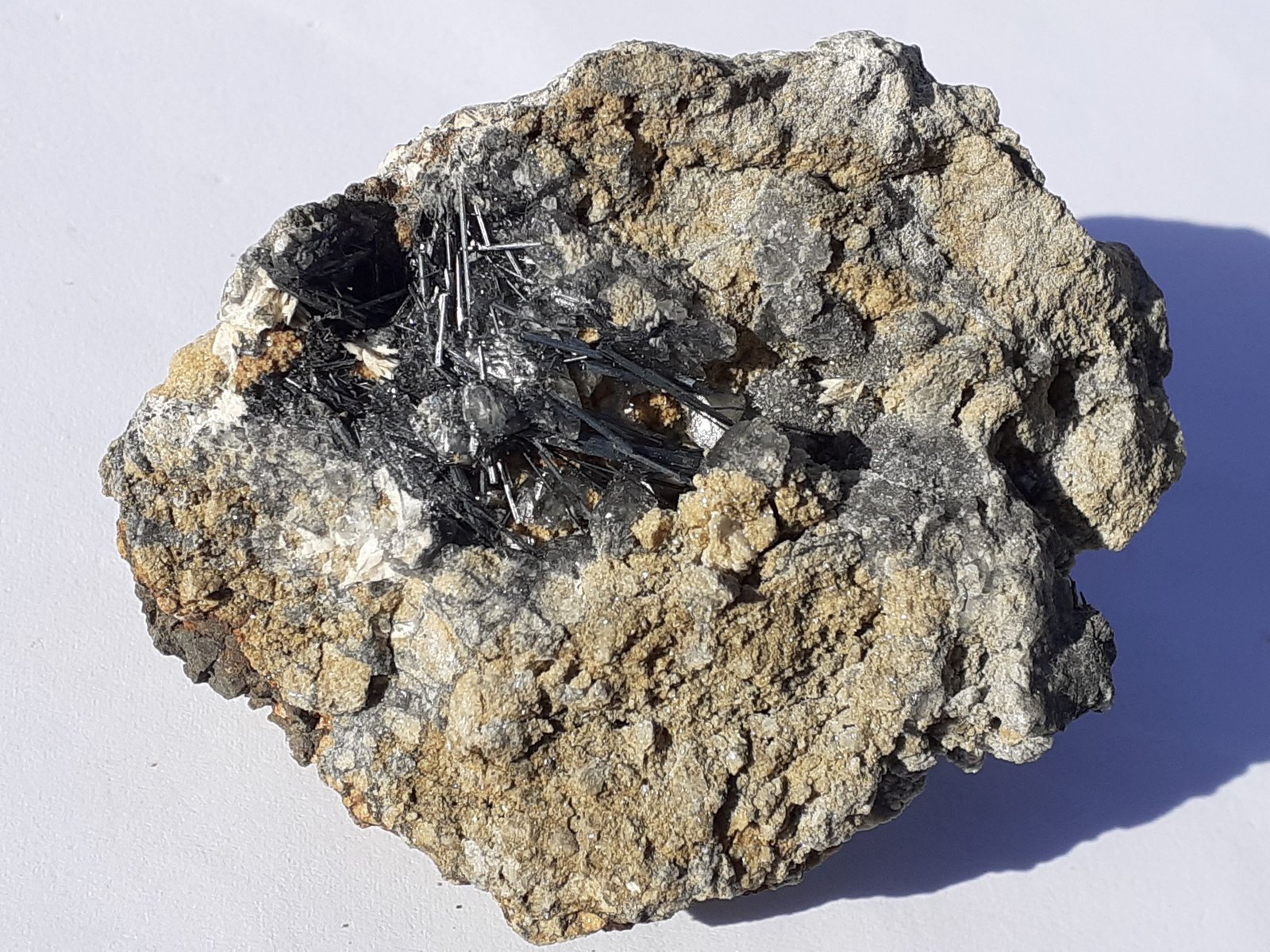 Stibnite
7 x 5,5 cm
(Autor: Volkmar Stingl)