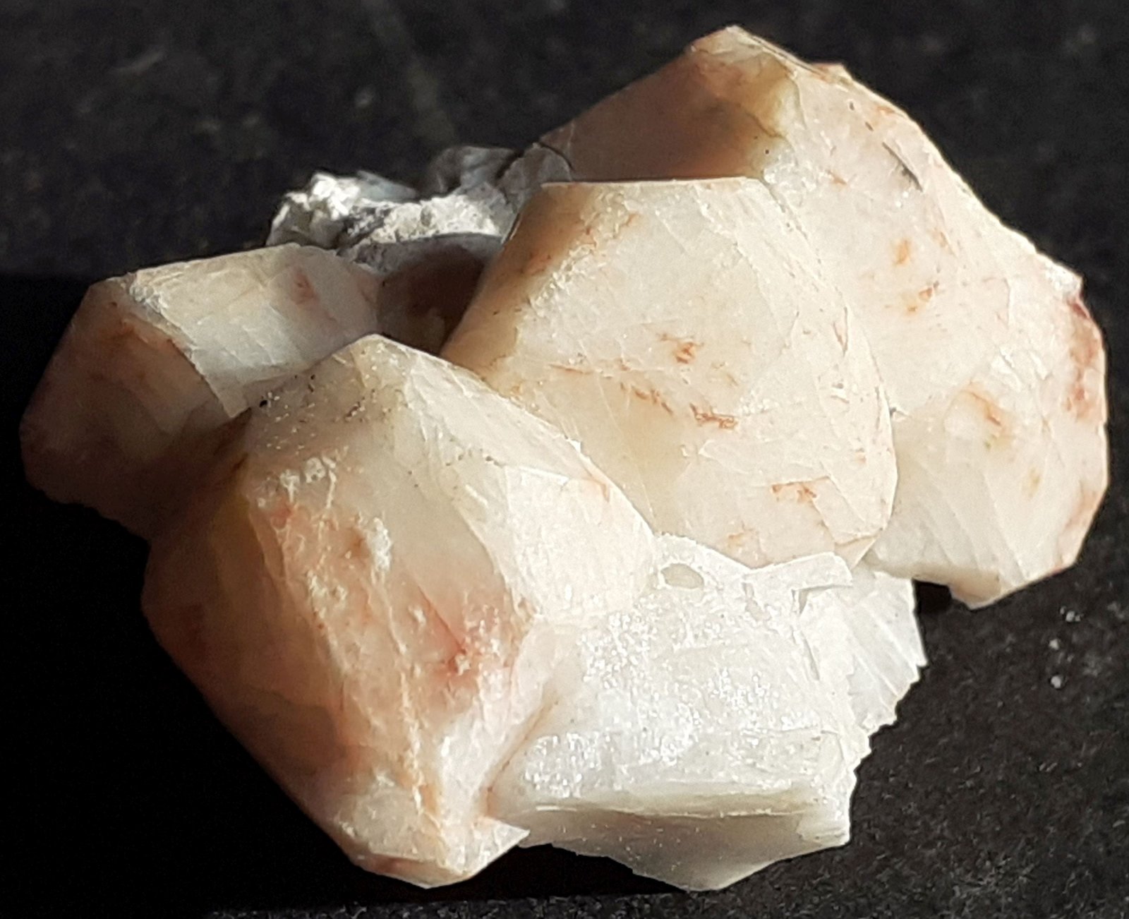 Analcime
2,5 x 2 cm
(Autor: Volkmar Stingl)