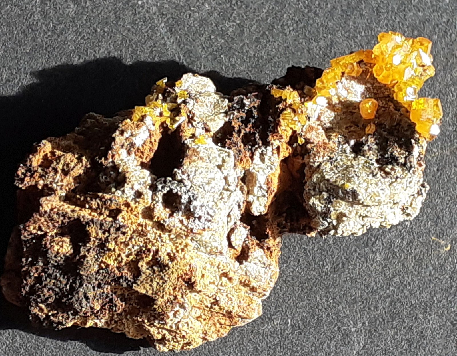Mimetite
4 x 2 cm
(Autor: Volkmar Stingl)