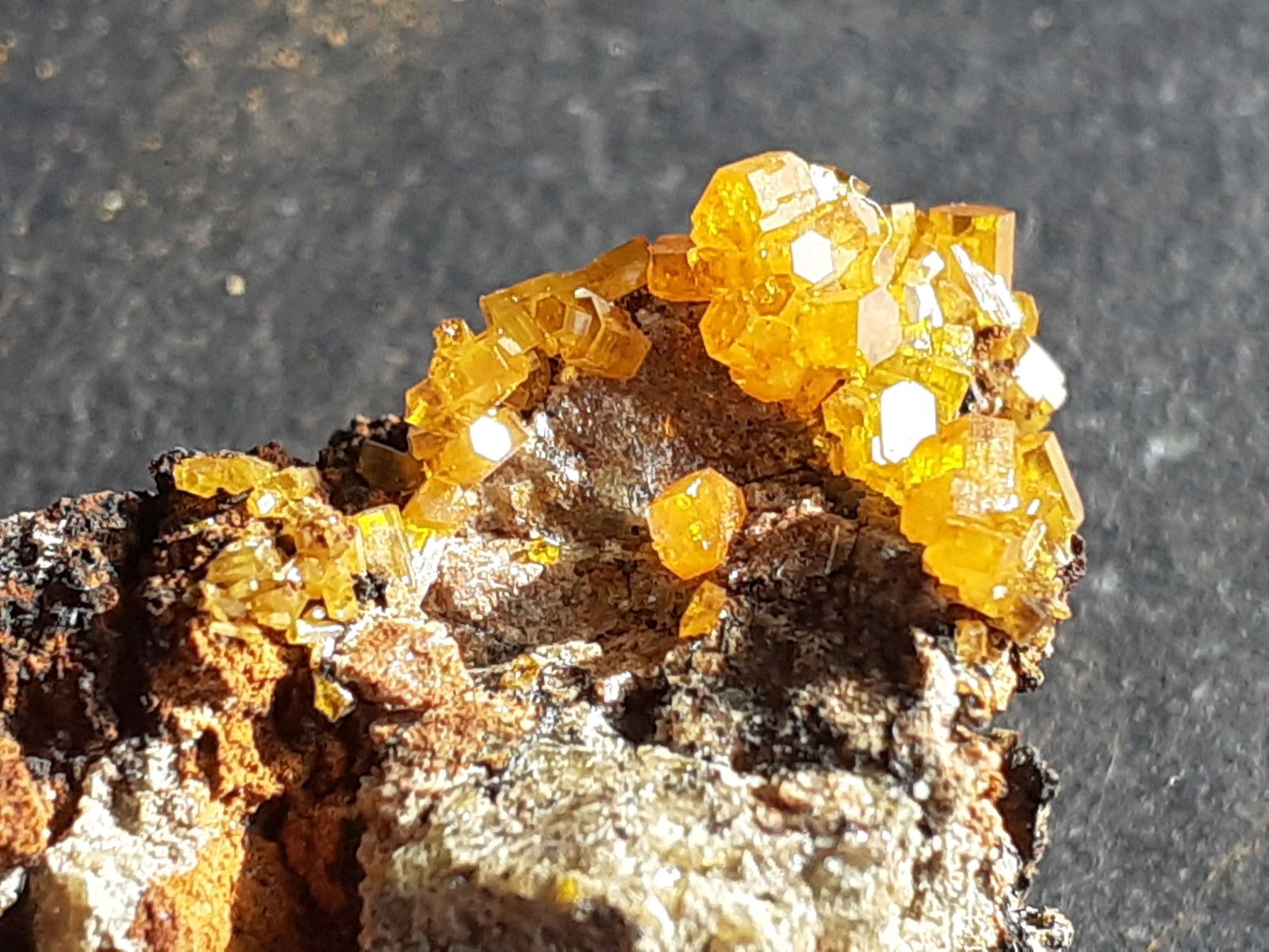 Mimetite
4 x 2 cm
(Autor: Volkmar Stingl)