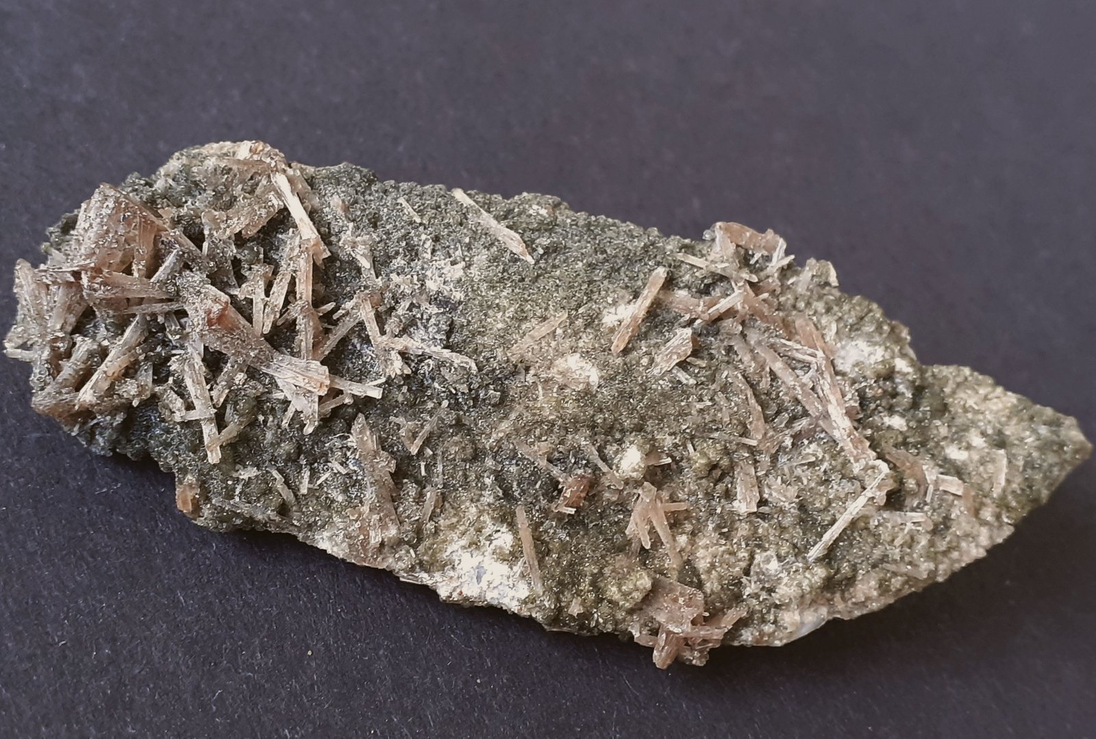 Atencioite, Eosphorite
6 x 3 cm
(Autor: Volkmar Stingl)