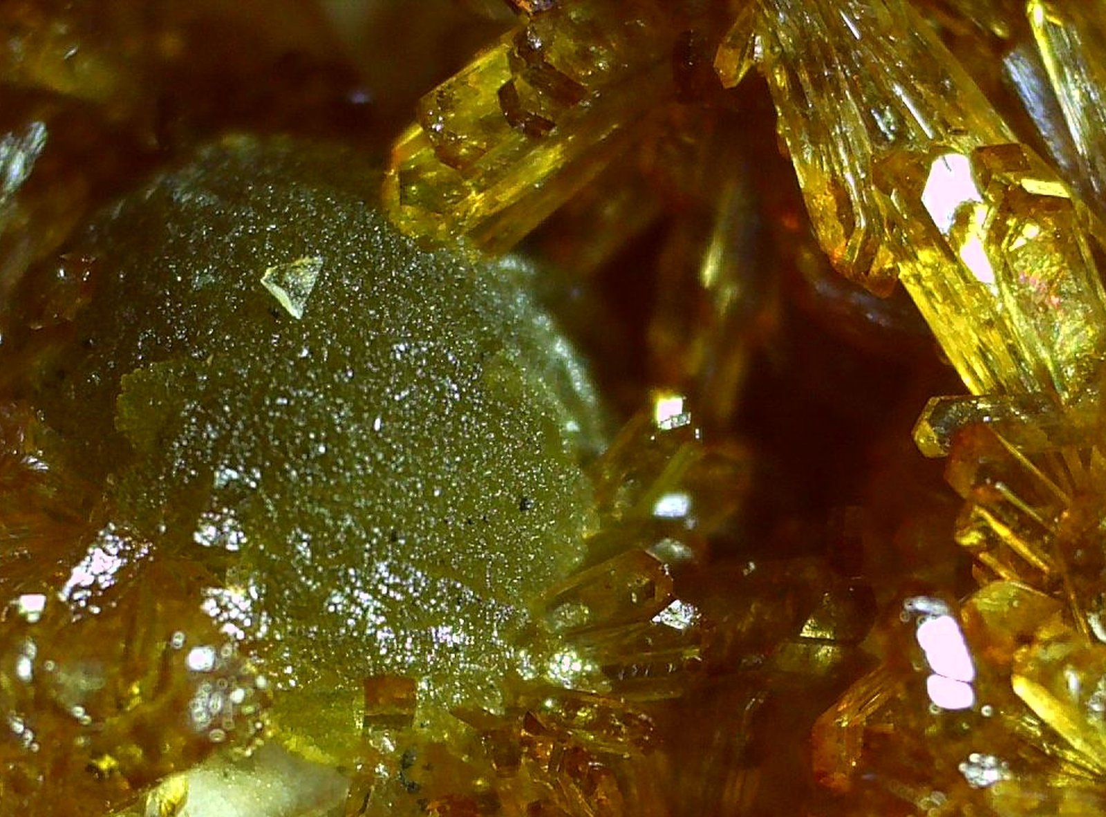 Roscherite, Eosphorite
1,8 x 1,8 cm
(Autor: Volkmar Stingl)