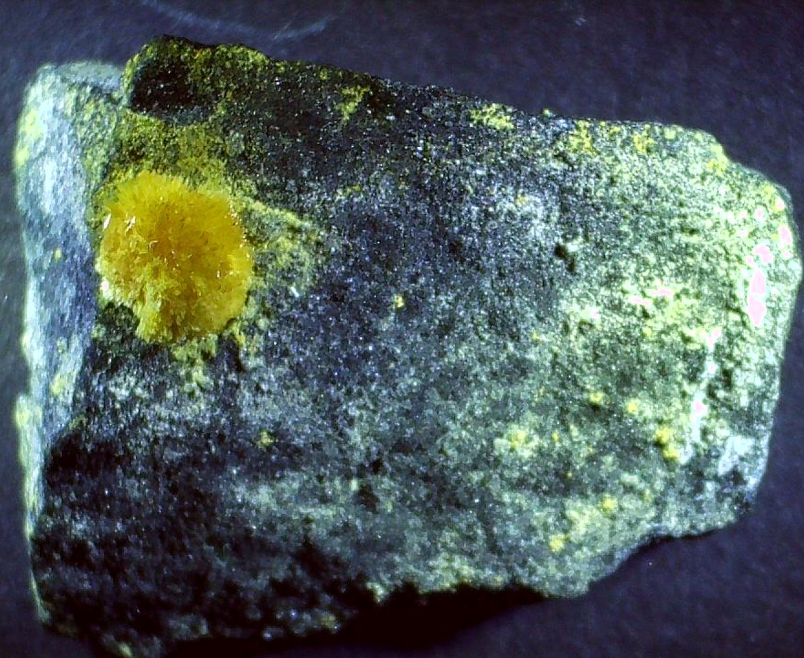 Valentinite
3 x 2,5 cm
(Autor: Volkmar Stingl)