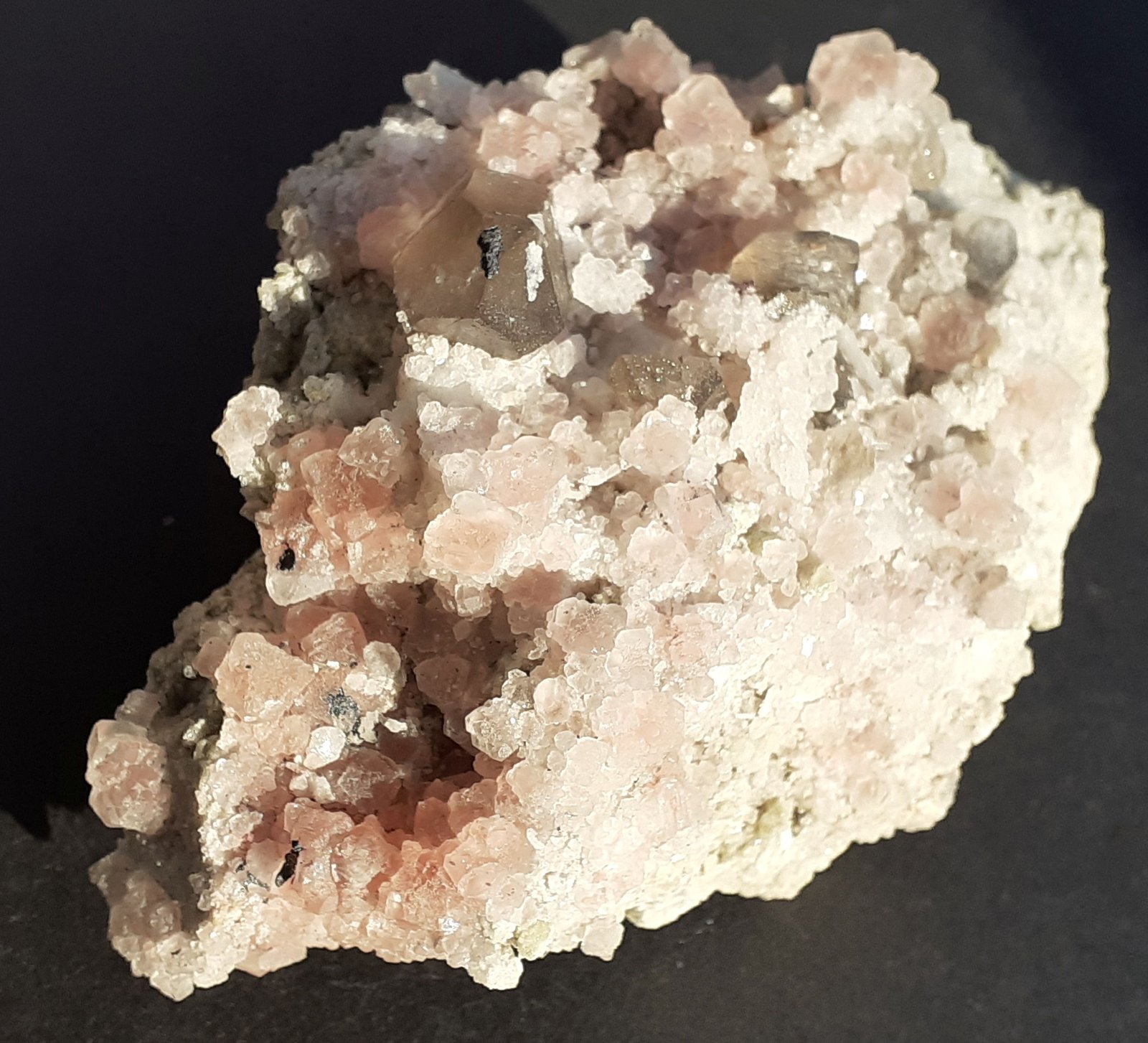 Fluorite (variety pink Fluorite), Quartz (variety smoky Quartz)
8,5 x 6 cm
(Autor: Volkmar Stingl)