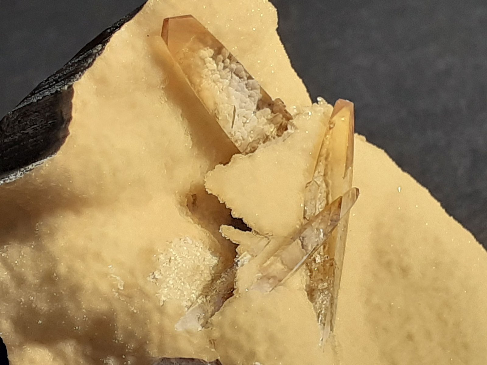 Baryte, Calcite
5 x 5 cm
(Autor: Volkmar Stingl)