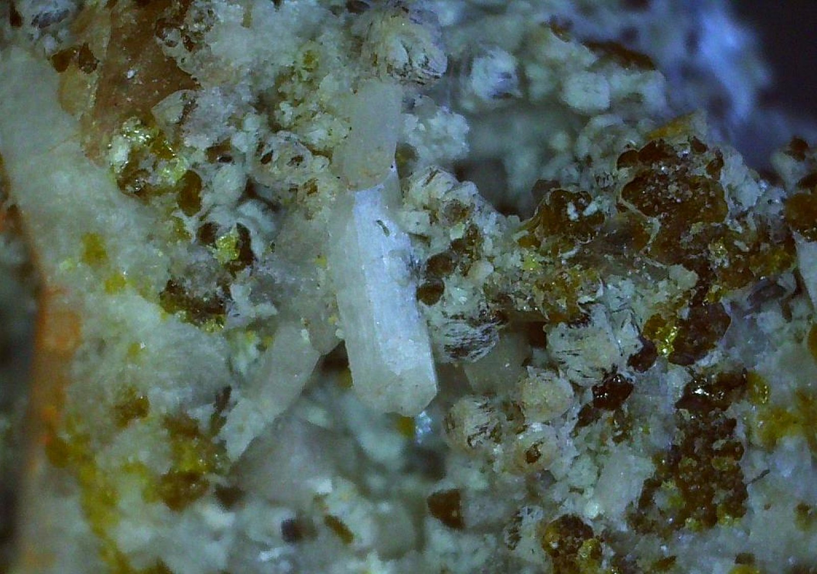Johnbaumite
2,5 x 2 cm
(Autor: Volkmar Stingl)