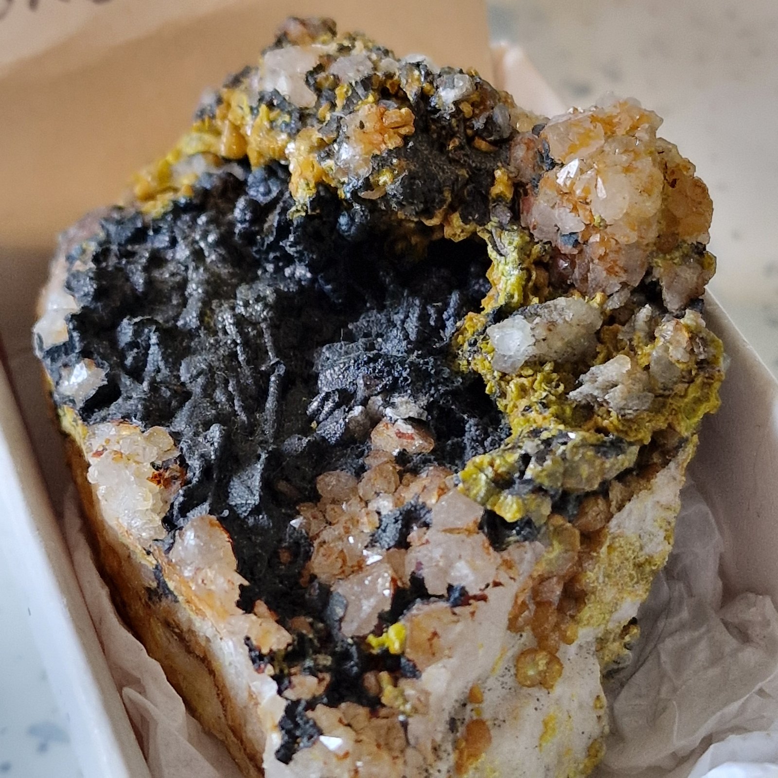 Mimetite (variety campylite)
60 mm matrix with 5mm crystals
(Autor: Forrestblyth)