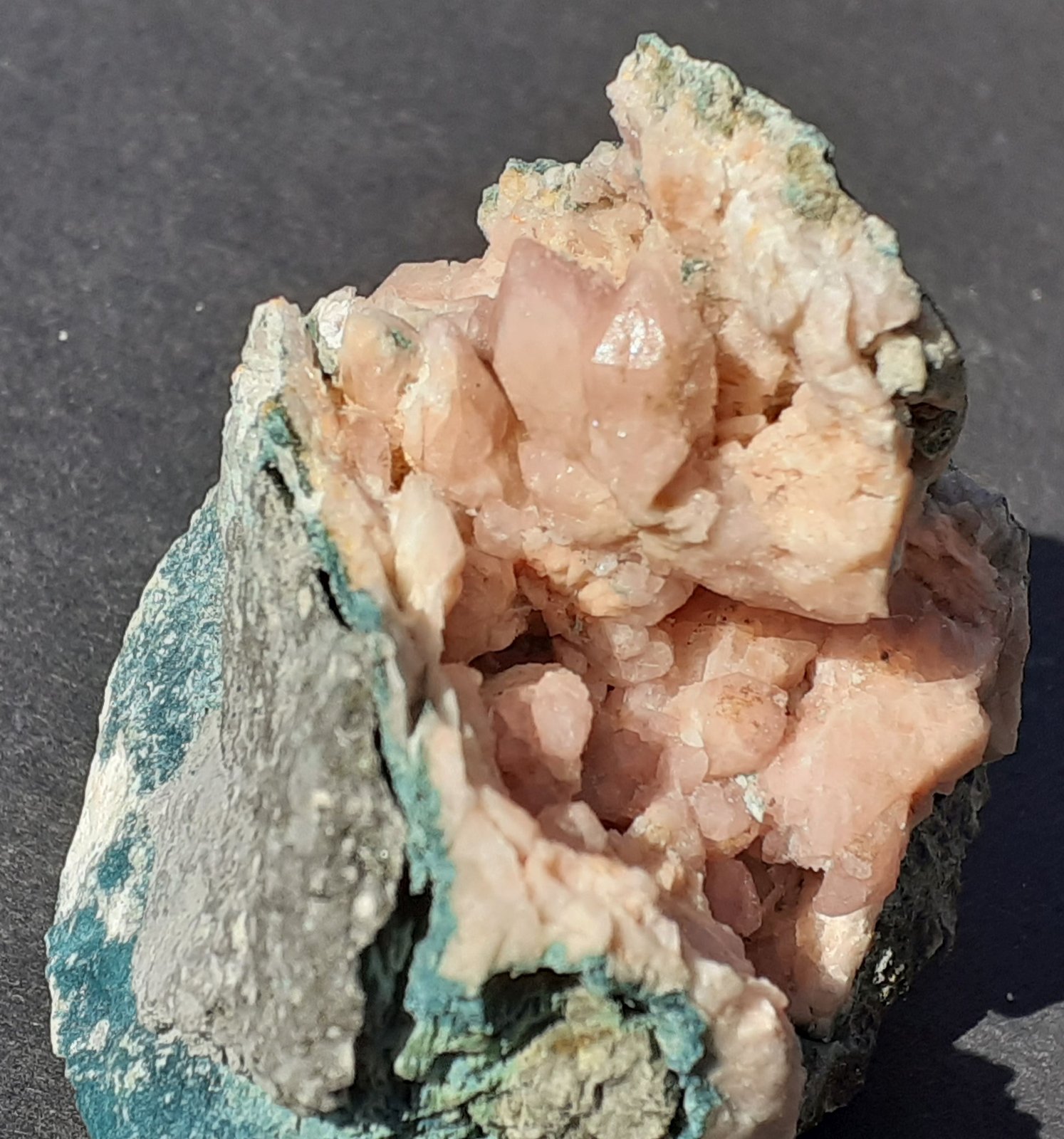 Quartz (variety Rose Quartz)
5 x 5 cm
(Autor: Volkmar Stingl)