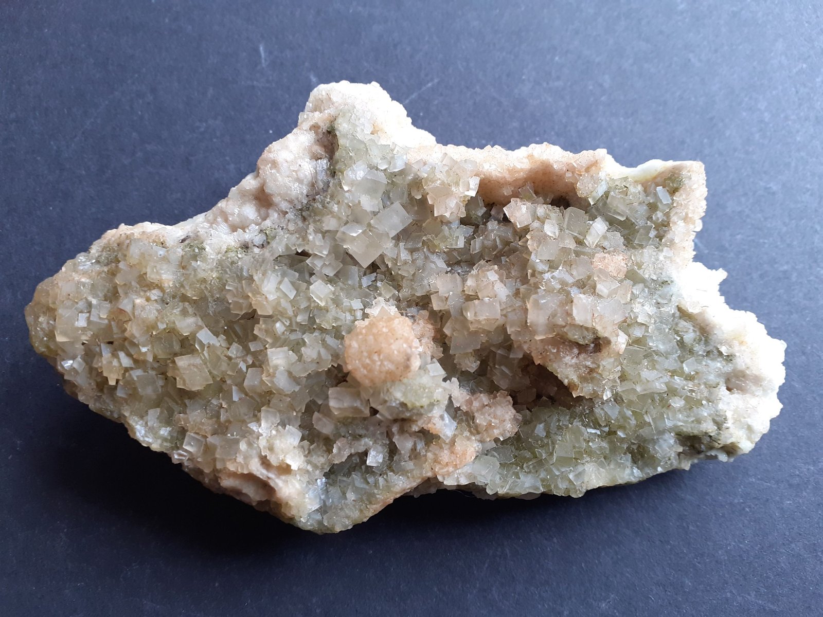 Calcite, Mottramite, Dolomite
10,5 x 6,5 cm
(Autor: Volkmar Stingl)