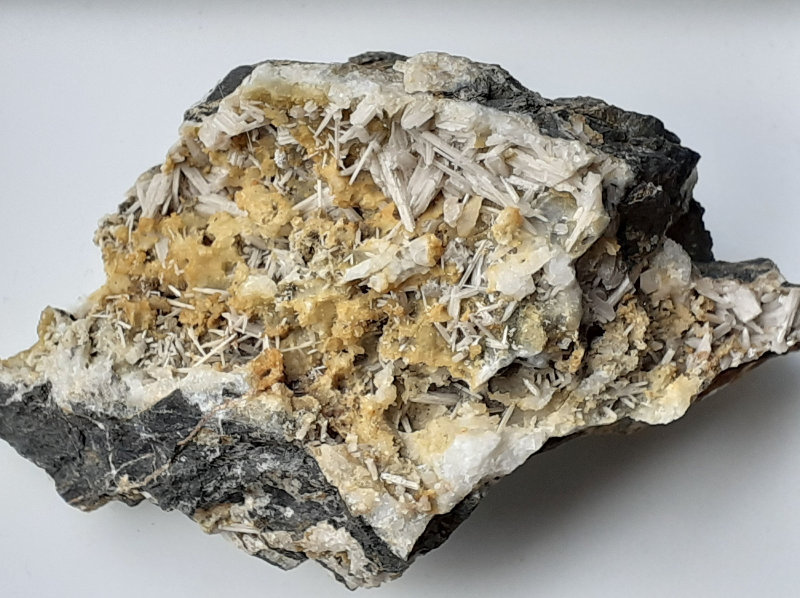 Cerussite
6 x 3,5 cm
(Autor: Volkmar Stingl)