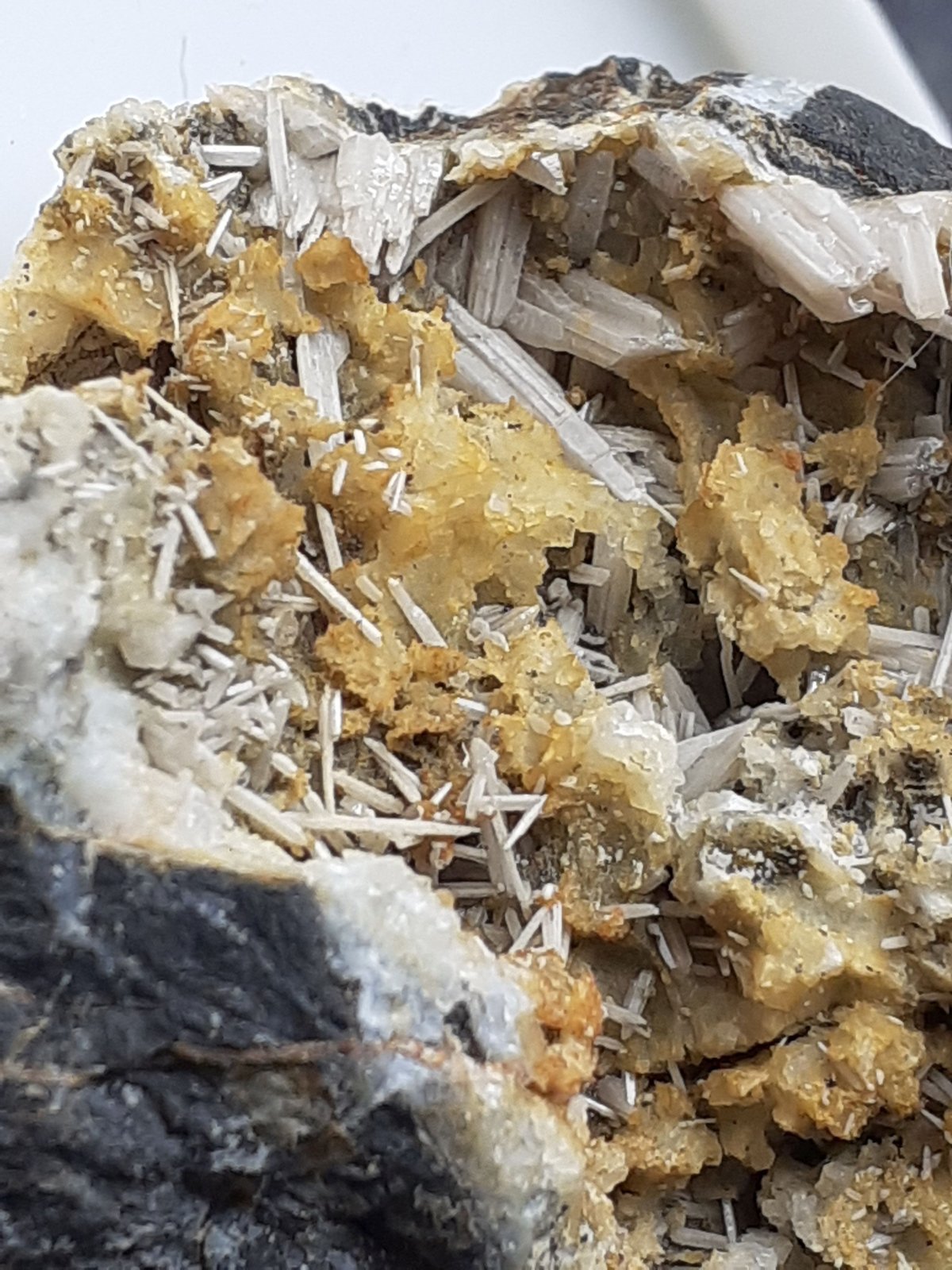 Cerussite
6 x 3,5 cm
(Autor: Volkmar Stingl)