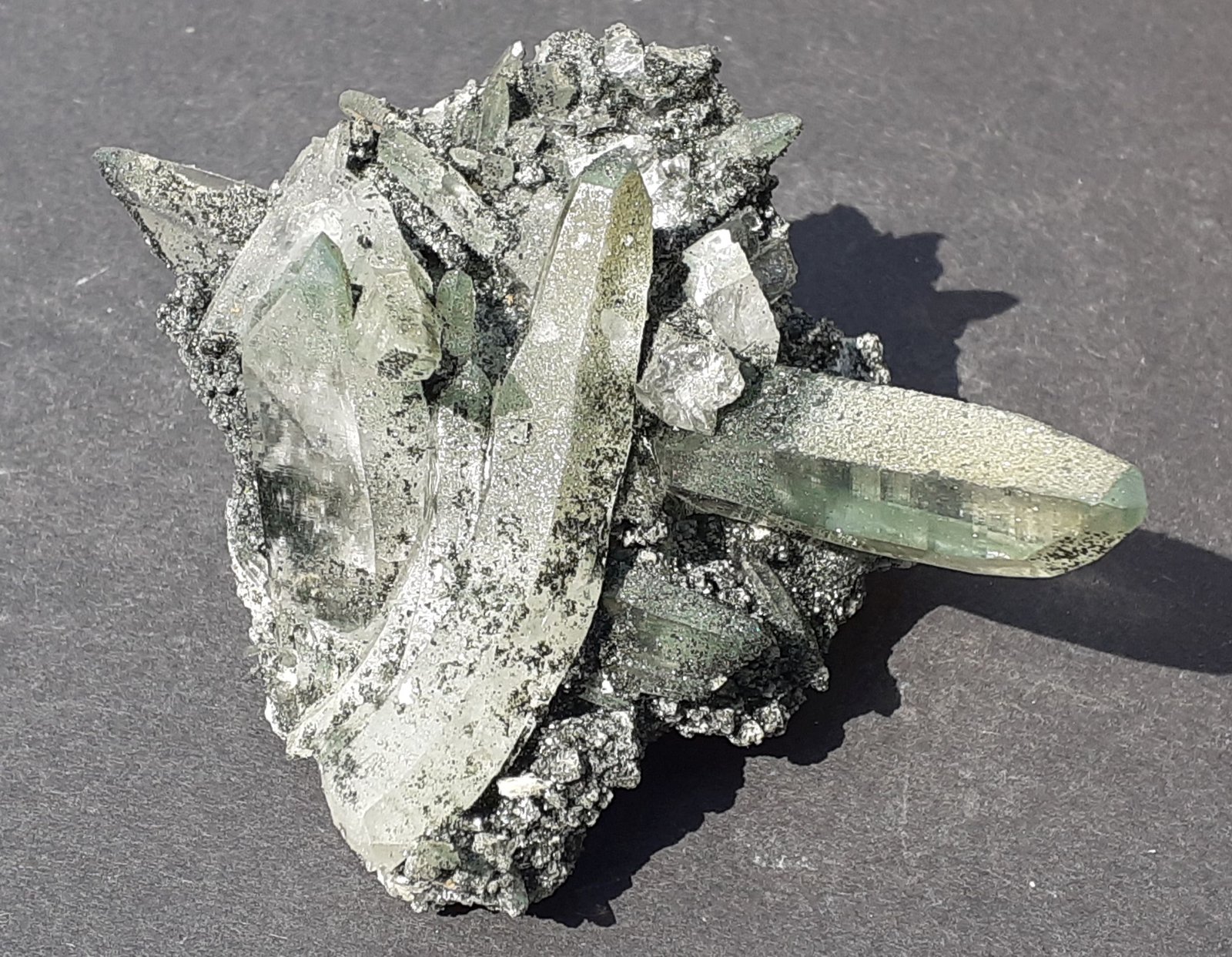 Quartz, Chlorite (Group)
6 x 6 cm
(Autor: Volkmar Stingl)