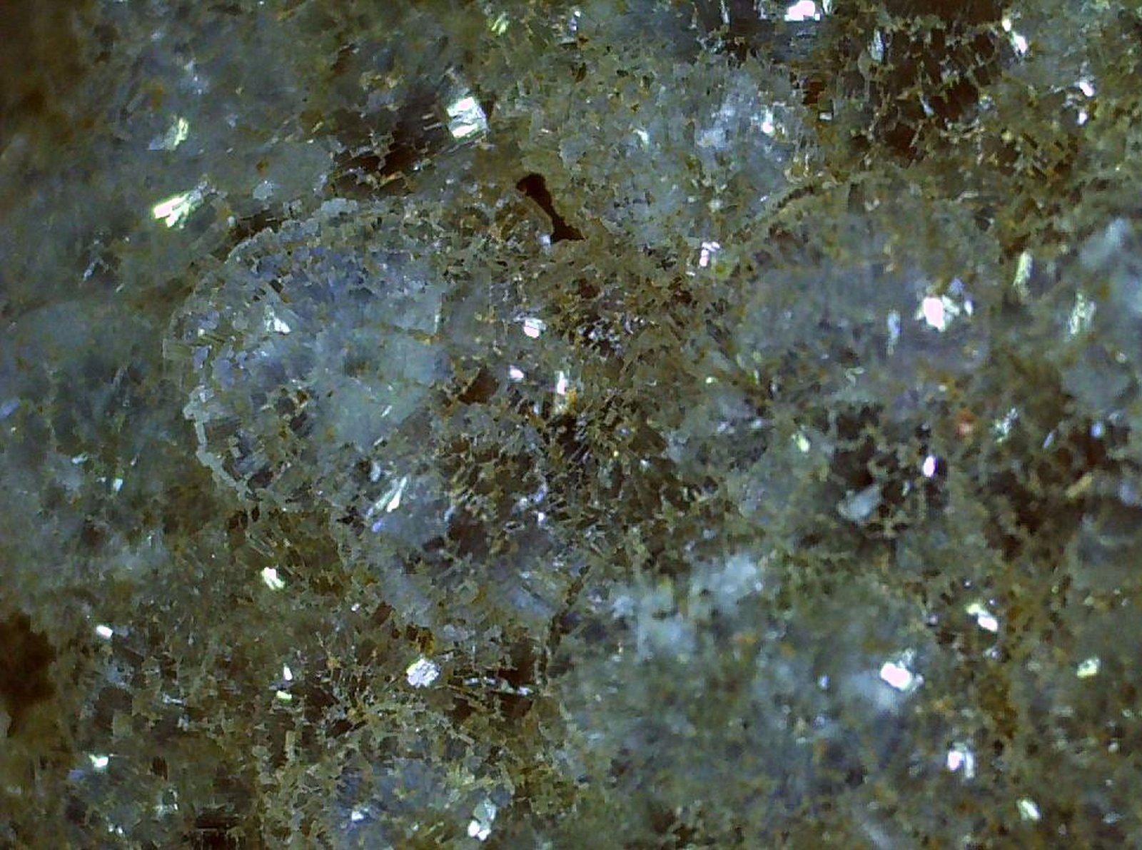 Stilbite-Ca (Puflerite)
4 x 3 cm
(Autor: Volkmar Stingl)