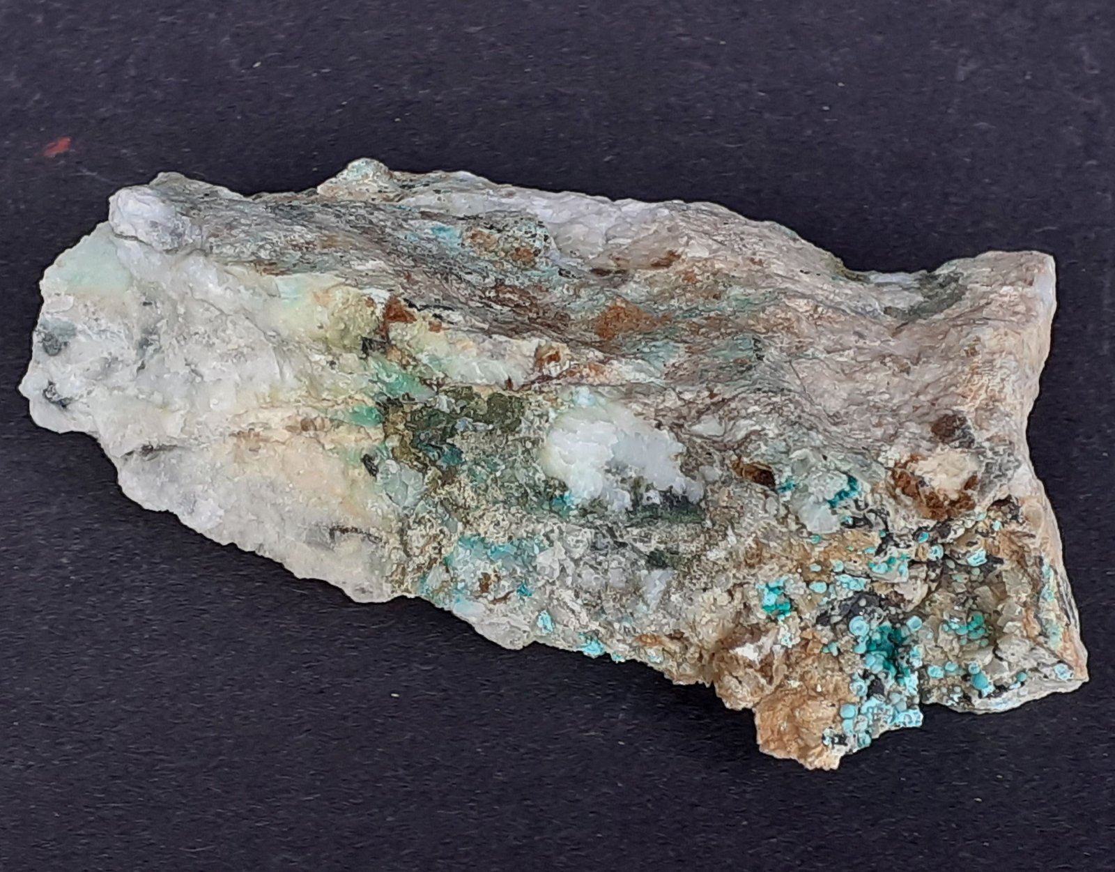 Theisite, Malachite, Dolomite
7,5 x 4 cm
(Autor: Volkmar Stingl)