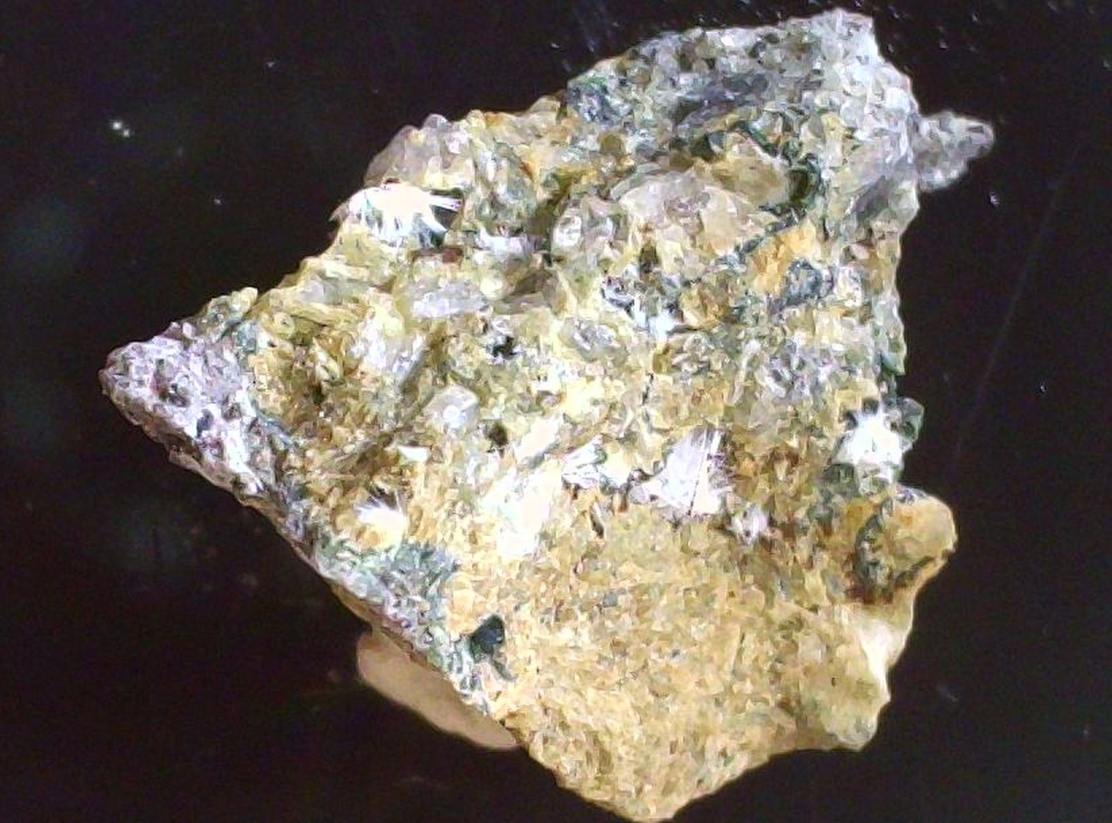 Rhodesite
1,7 x 1,3 cm
(Autor: Volkmar Stingl)