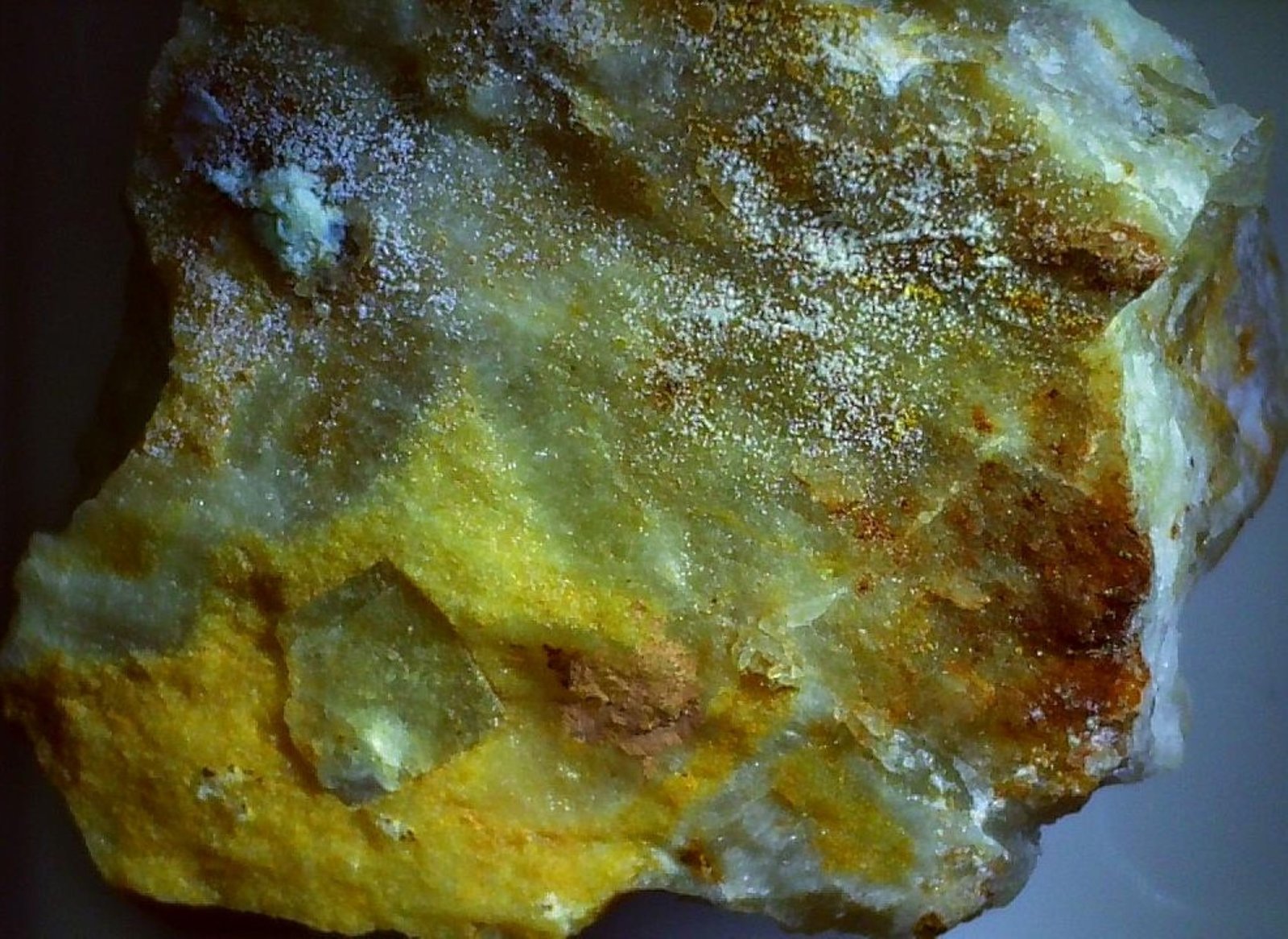 Perhamite
3 x 3 cm
(Autor: Volkmar Stingl)