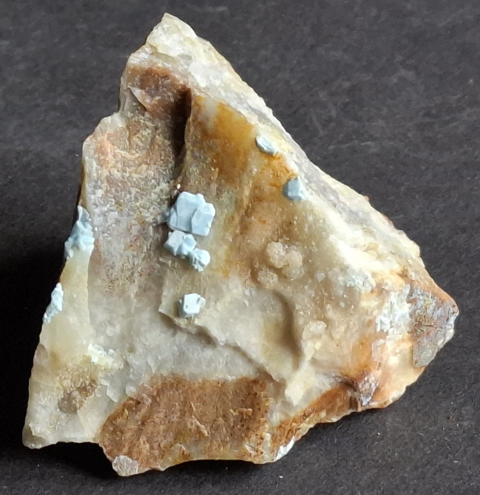 Crandallite
4 x 4 cm
(Autor: Volkmar Stingl)
