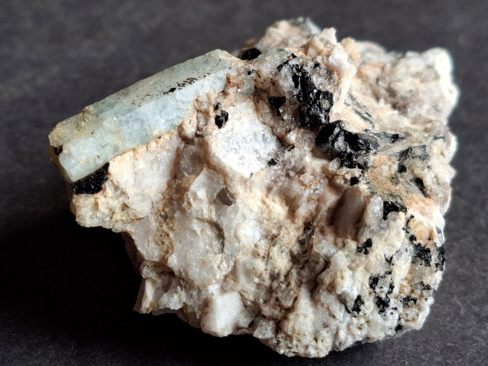 Beryl (variety aquamarine)
6 x 4,5 cm
(Autor: Volkmar Stingl)