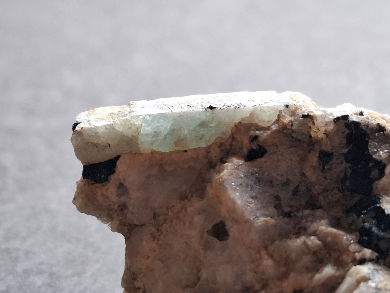 Beryl (variety aquamarine)
6 x 4,5 cm
(Autor: Volkmar Stingl)
