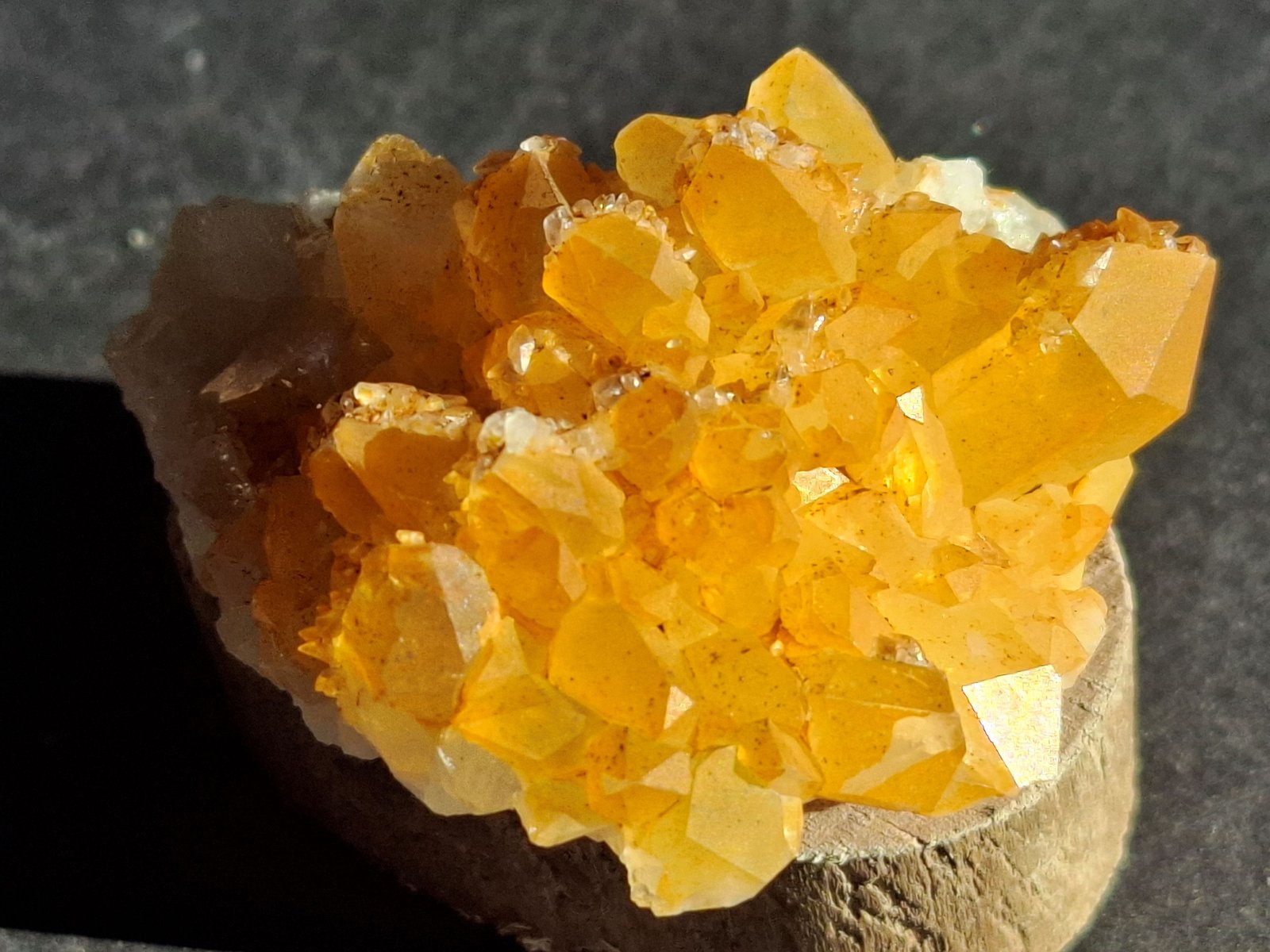 Quartz, Calcite
4,5 x 3,2 cm
(Autor: Volkmar Stingl)