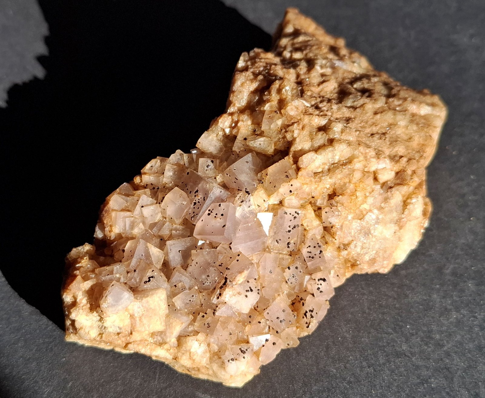 Fluorite, Pyrite
10 x 5,5 cm
(Autor: Volkmar Stingl)